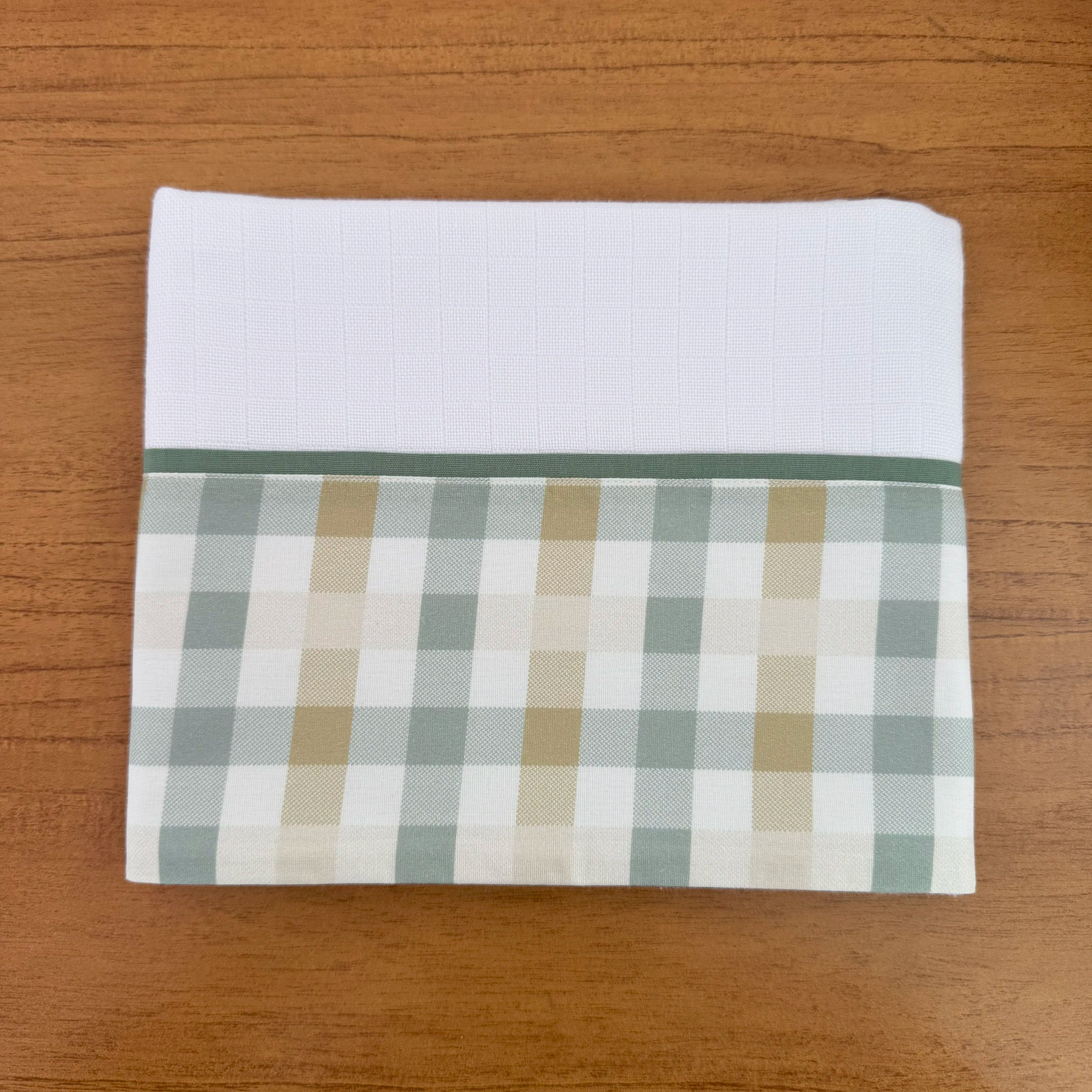 Kit Passeio 3 Peças: Fralda de Boca, Fralda de Ombro e Fralda Multiuso - Xadrez Verde