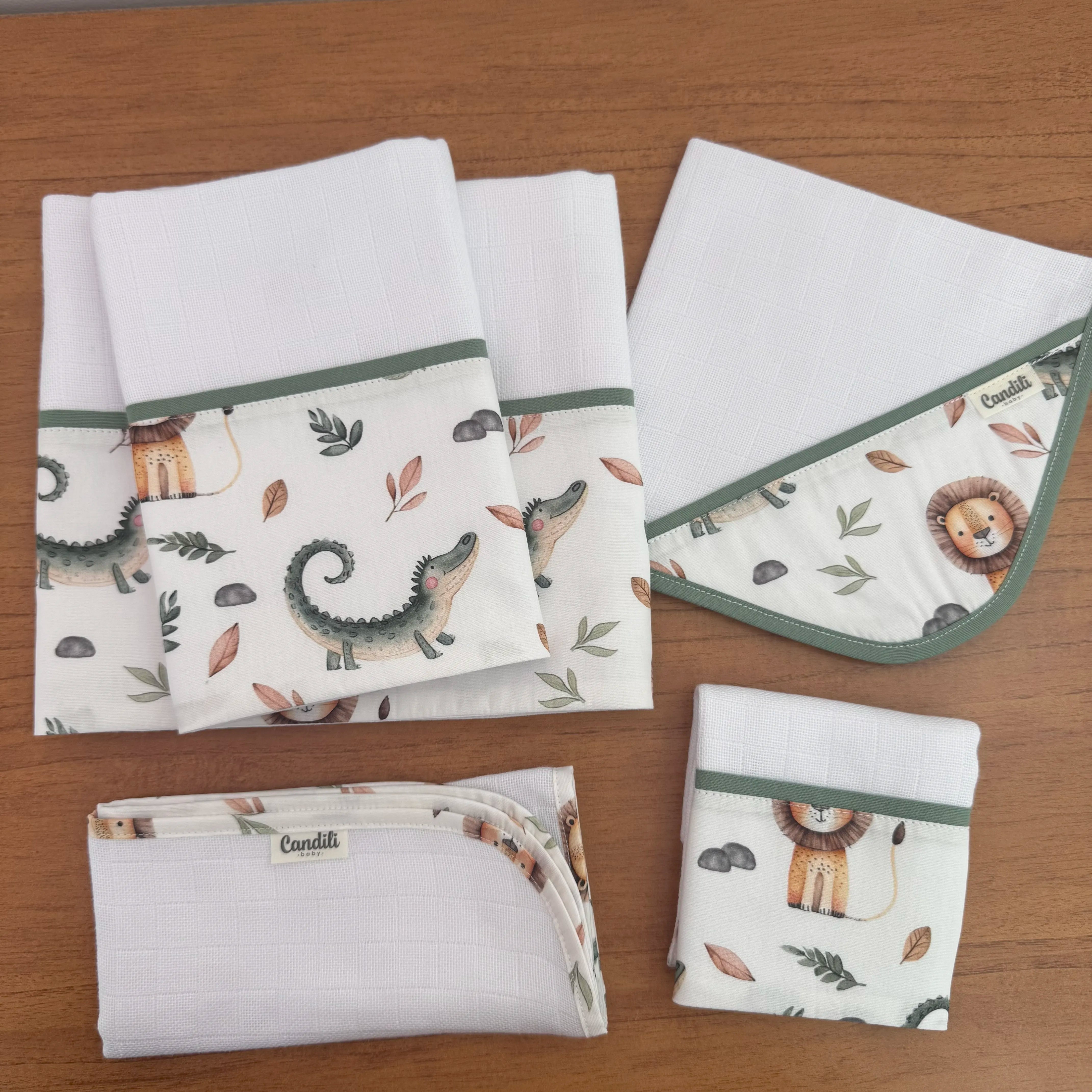 Kit Essencial 5 Peças: Fraldas de Boca, Fralda de Ombro e Fralda Multiuso - Leão e Jacaré