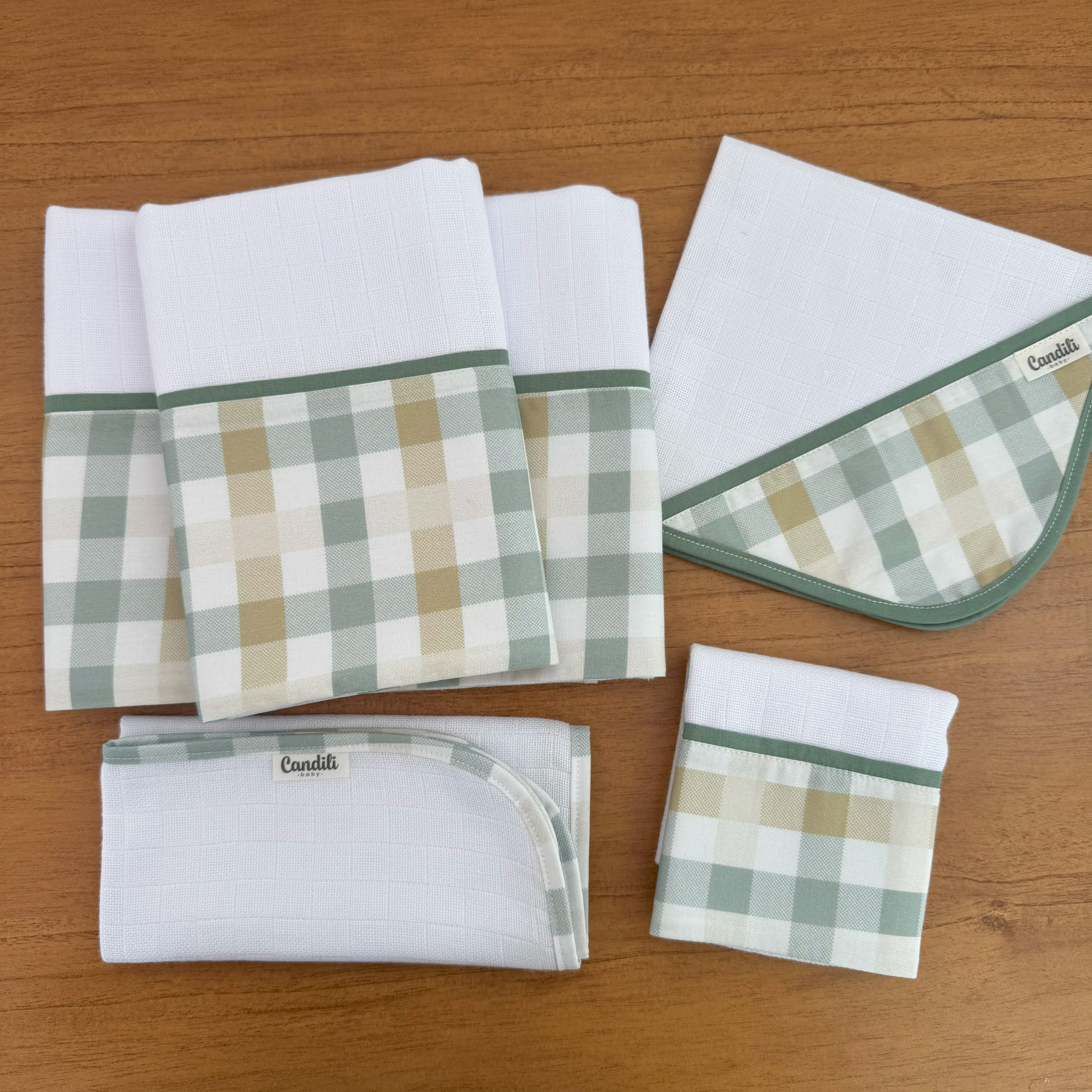 Kit Essencial 5 Peças: Fraldas de Boca, Fralda de Ombro e Fralda Multiuso - Xadrez Verde