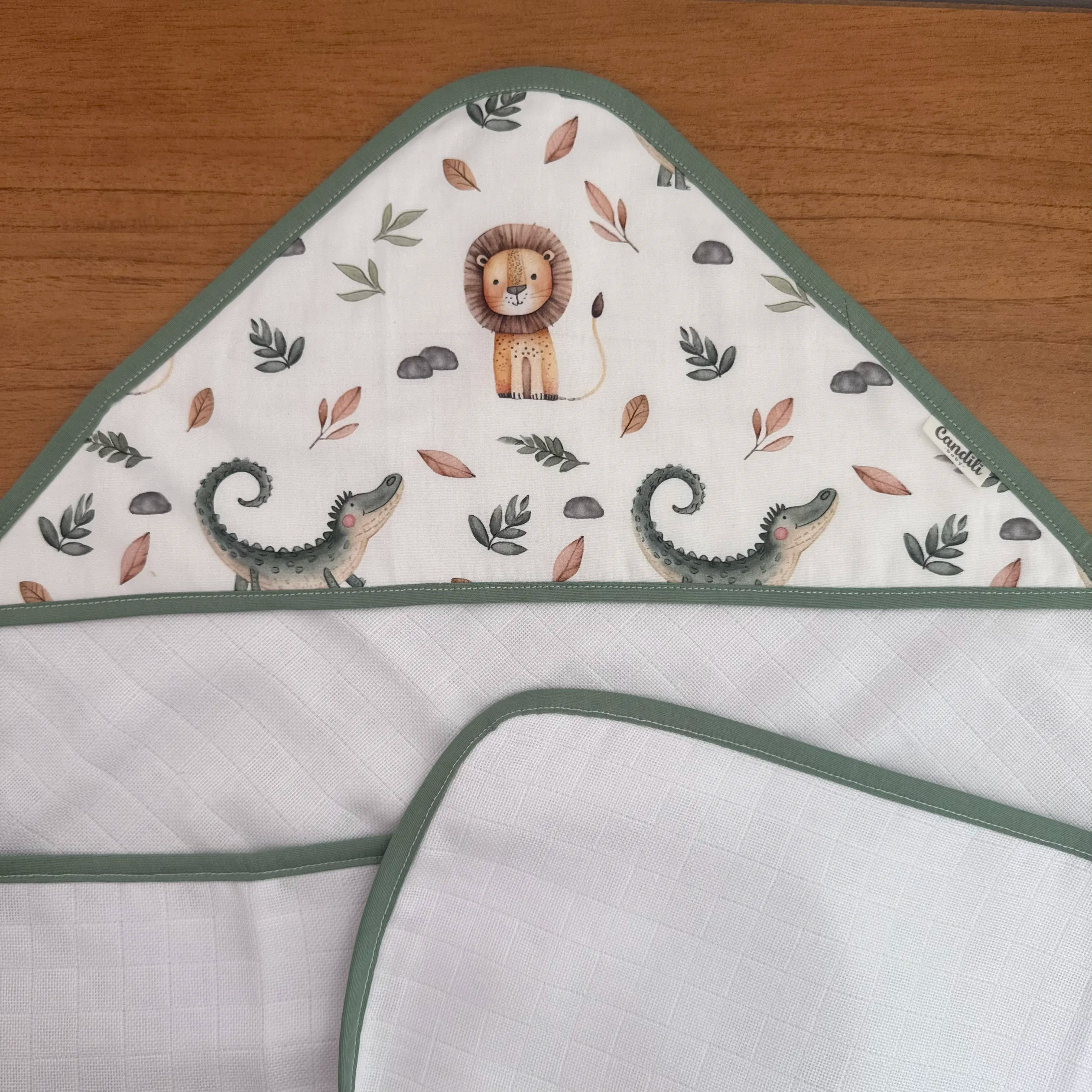 Toalha Fralda de Banho com Capuz Premium - Leão e Jacaré