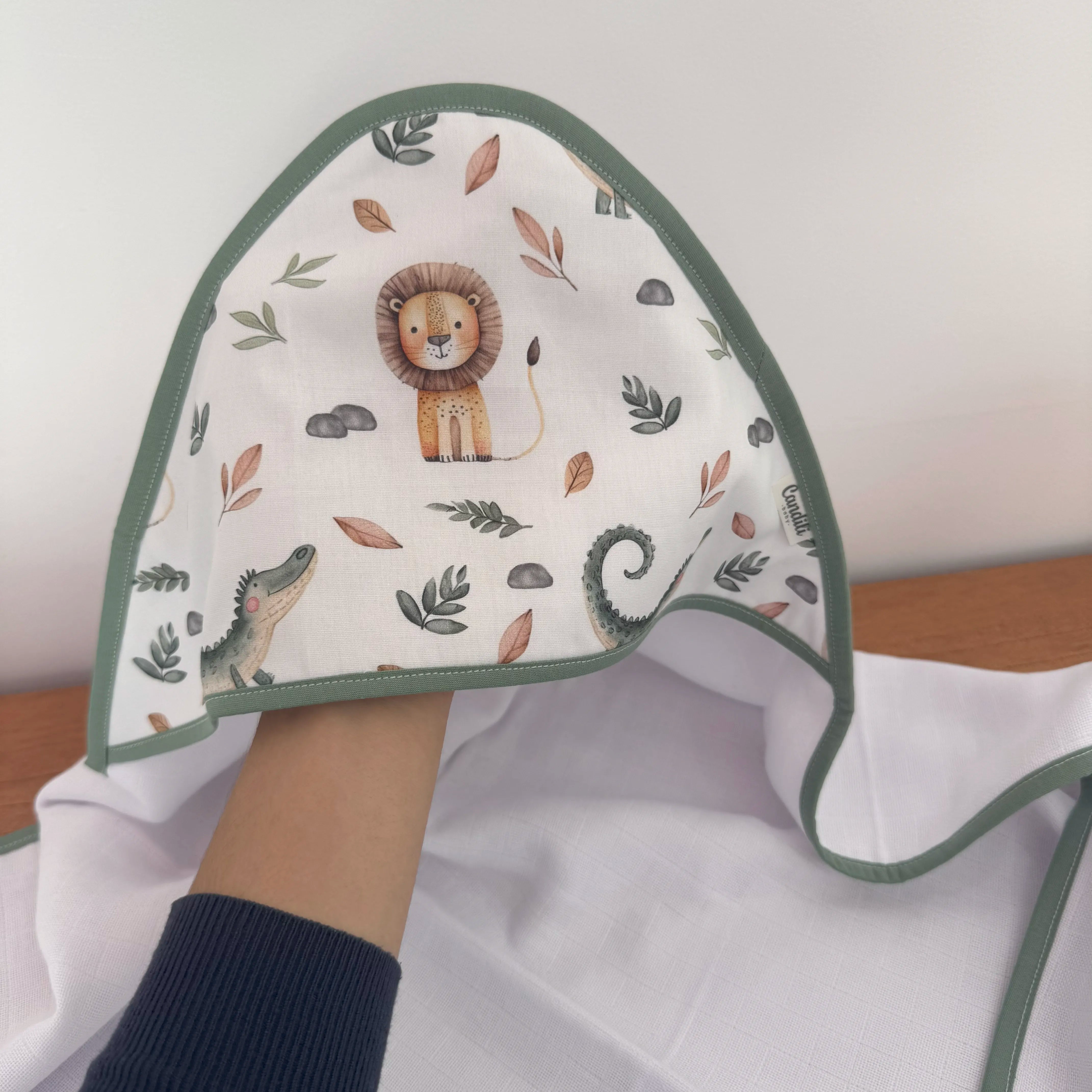 Toalha Fralda de Banho com Capuz Premium - Leão e Jacaré