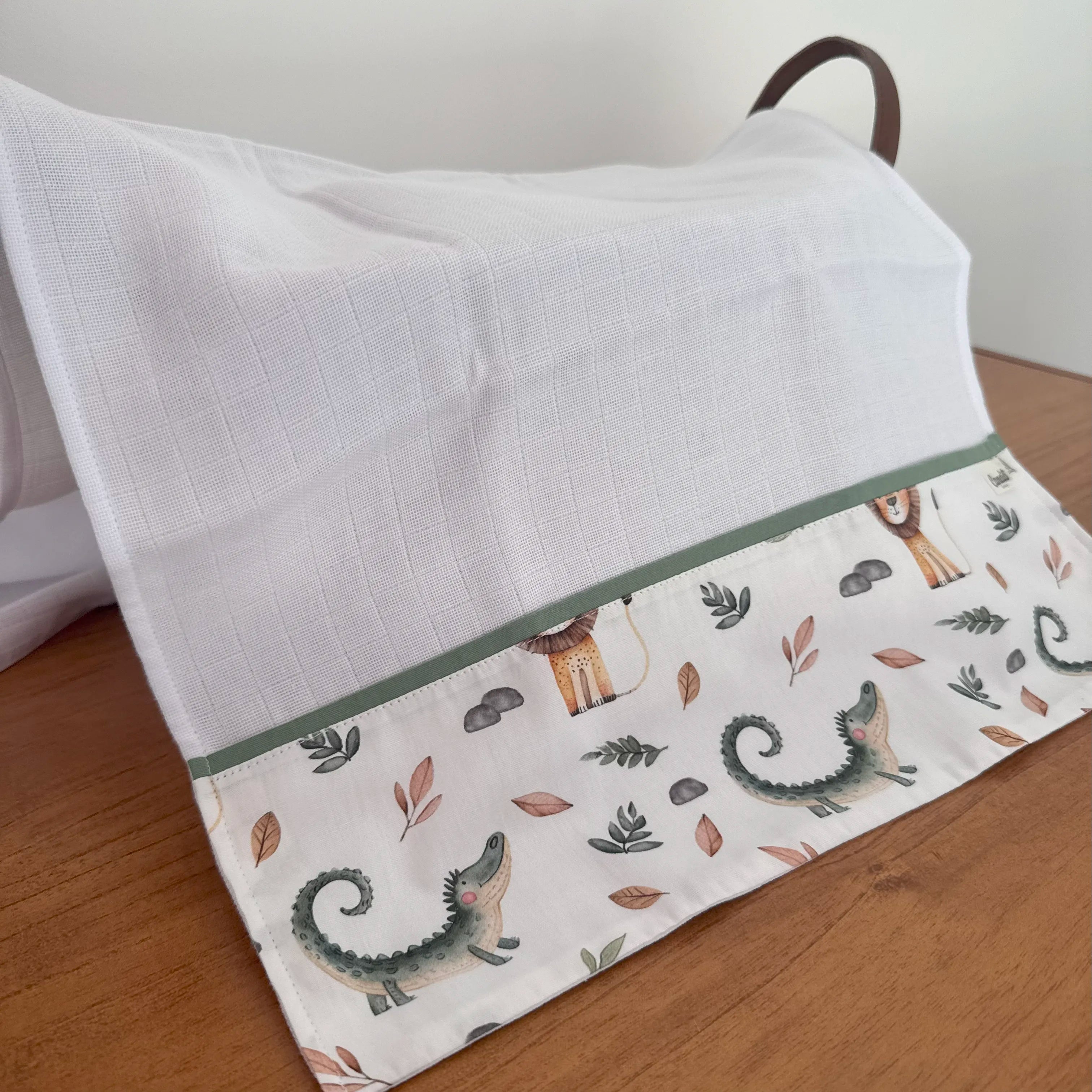 Fralda de Ombro - Leão e Jacaré