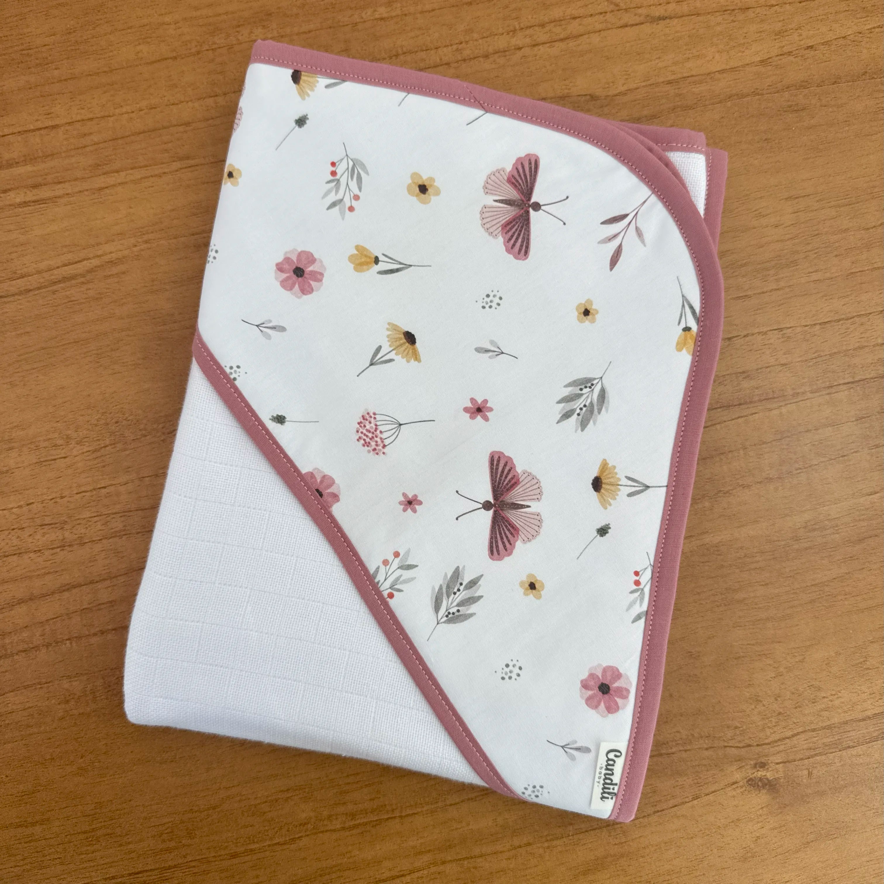 Kit Afeto 6 Peças: Fraldas de Boca, Fralda de Ombro, Fralda Multiuso e Toalha de Banho - Borboletas