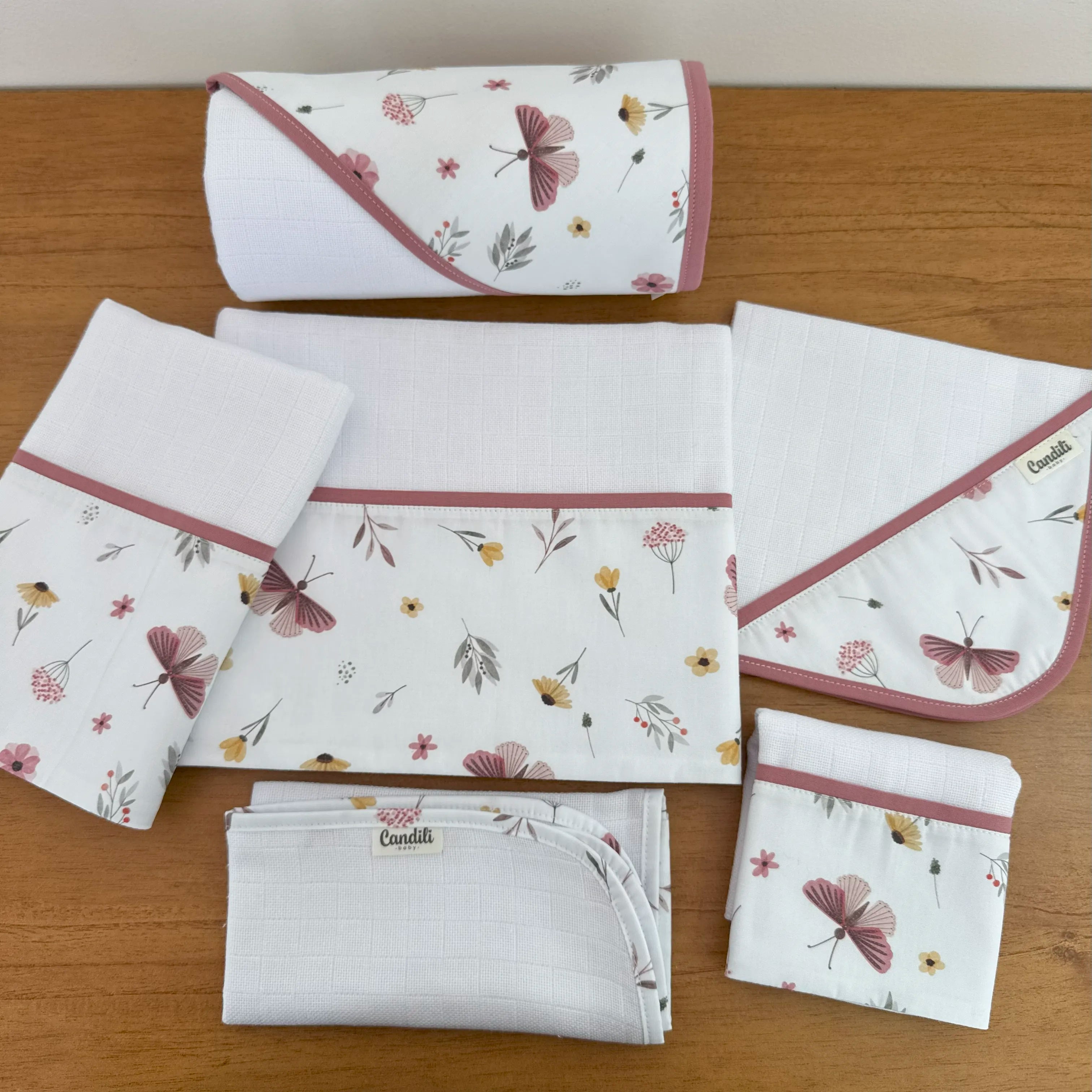 Kit Afeto 6 Peças: Fraldas de Boca, Fralda de Ombro, Fralda Multiuso e Toalha de Banho - Borboletas