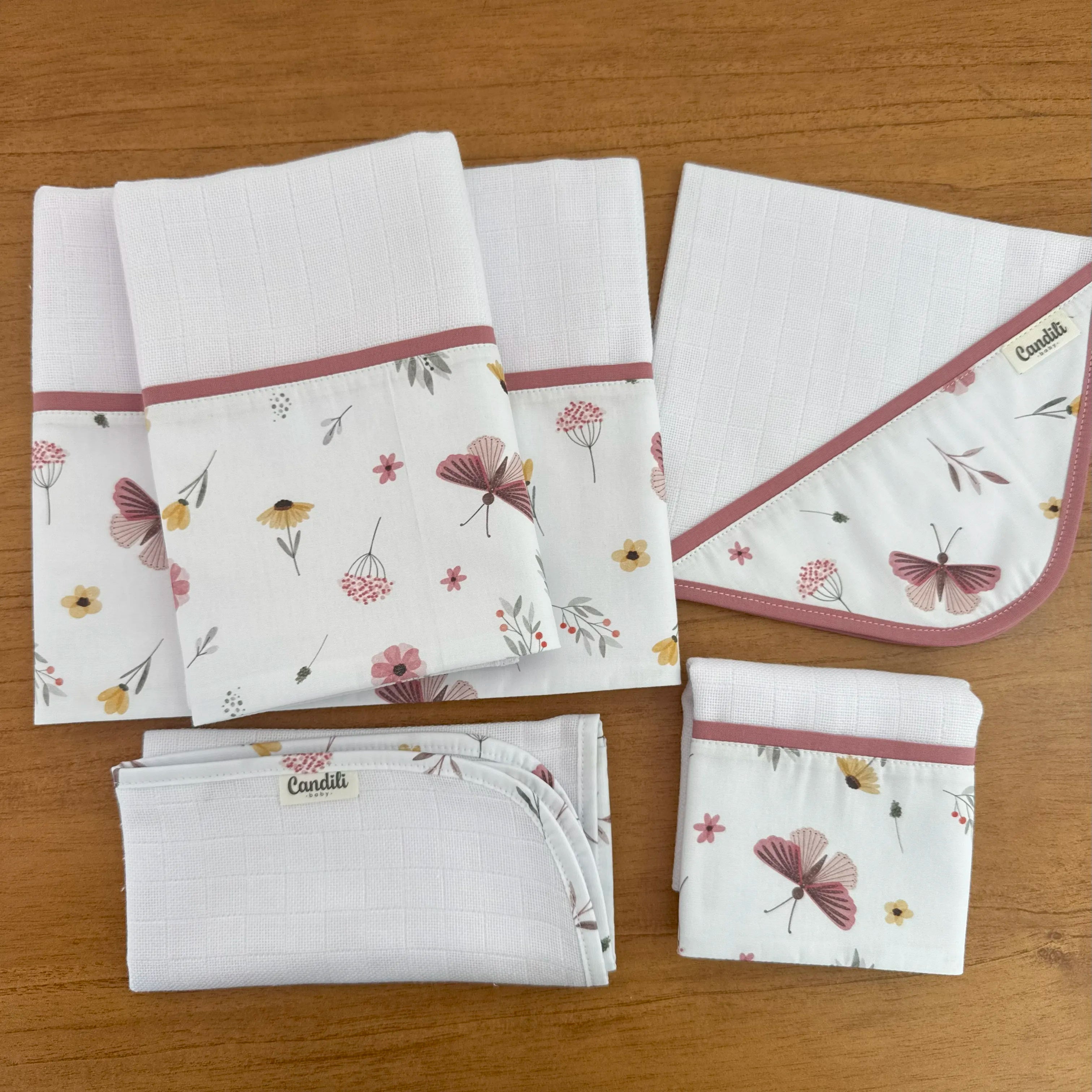 Kit Essencial 5 Peças: Fraldas de Boca, Fralda de Ombro e Fralda Multiuso - Borboletas