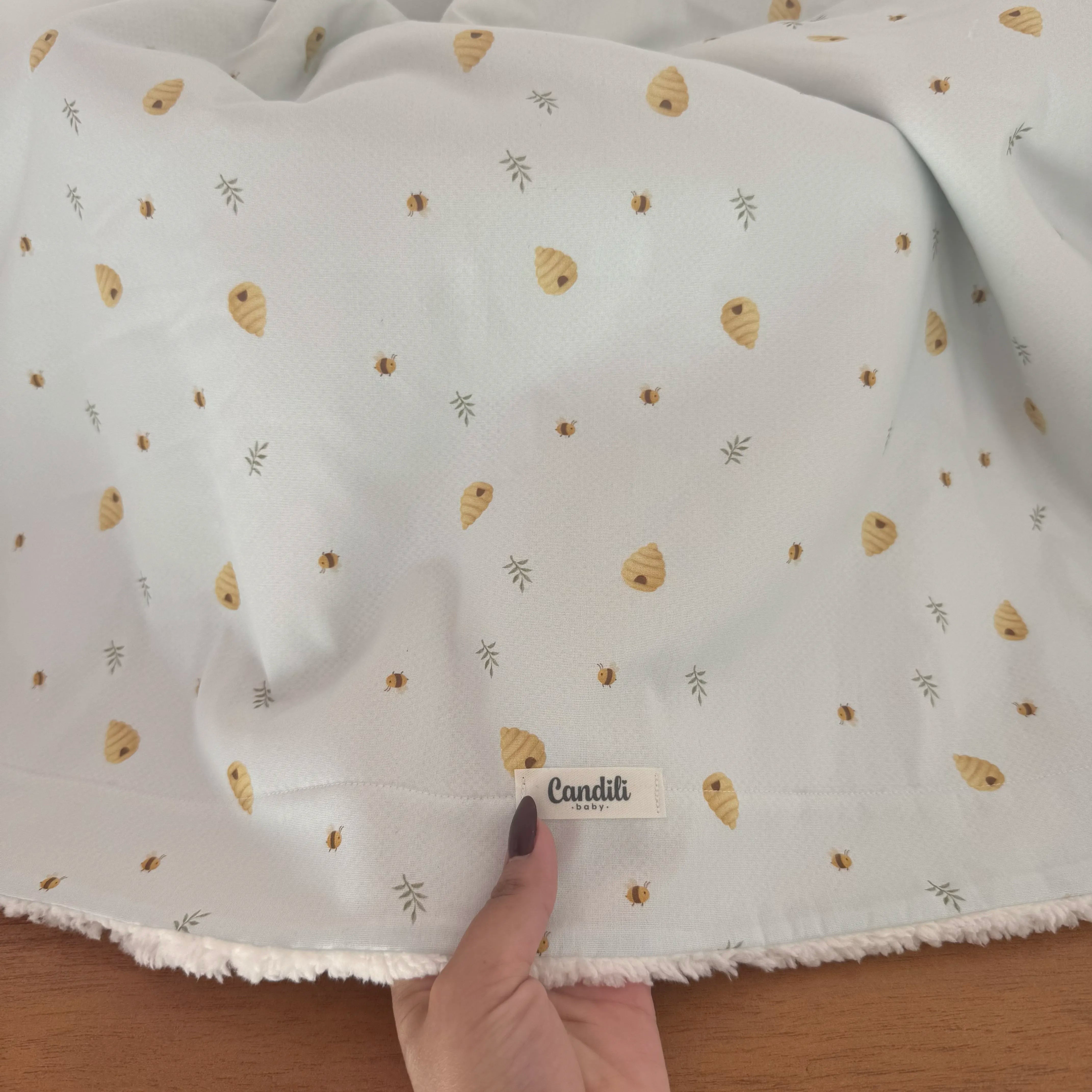 Cobertor Carneirinho - Abelhas e Colmeias