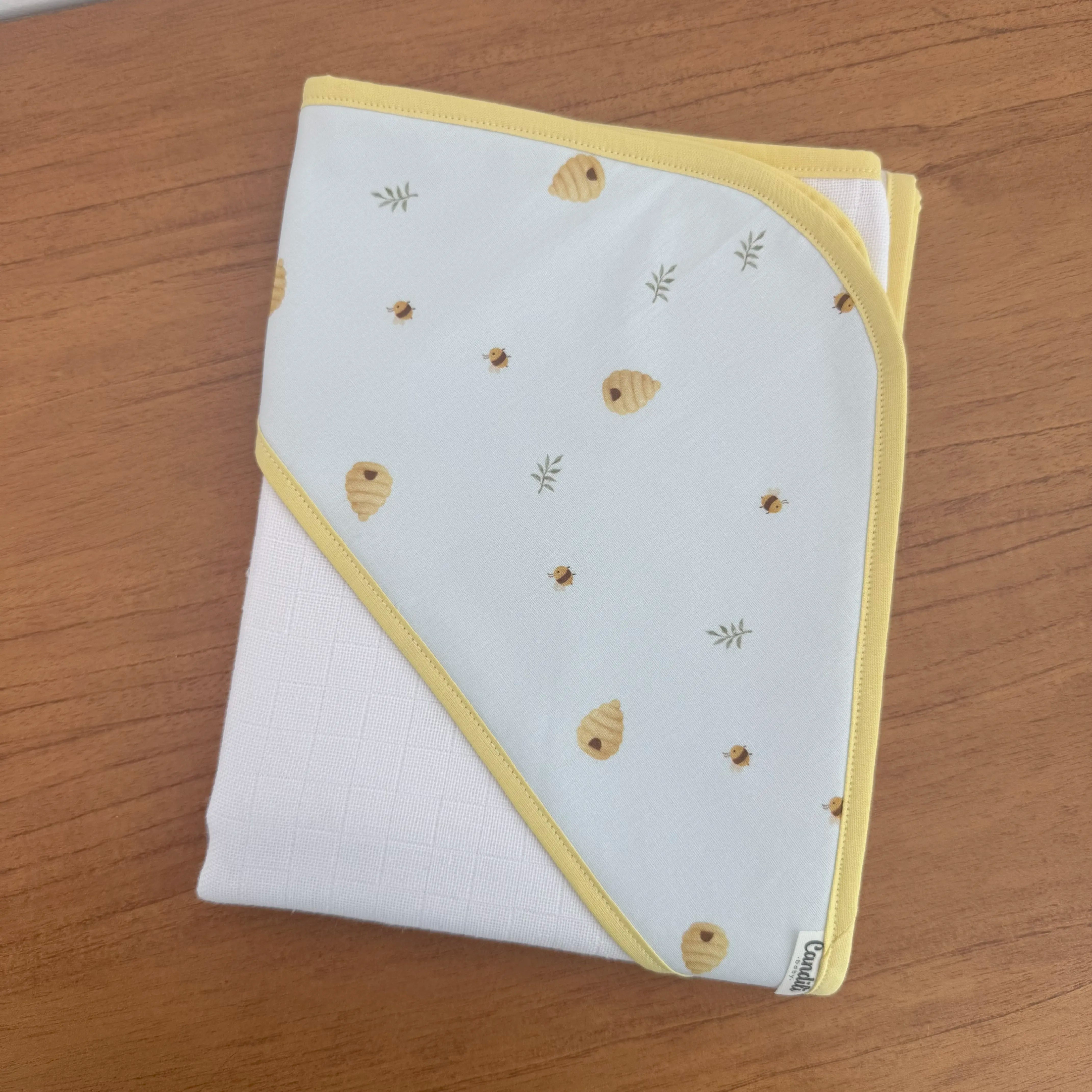 Kit Afeto 6 Peças: Fraldas de Boca, Fralda de Ombro, Fralda Multiuso e Toalha de Banho - Abelhas e Colmeias