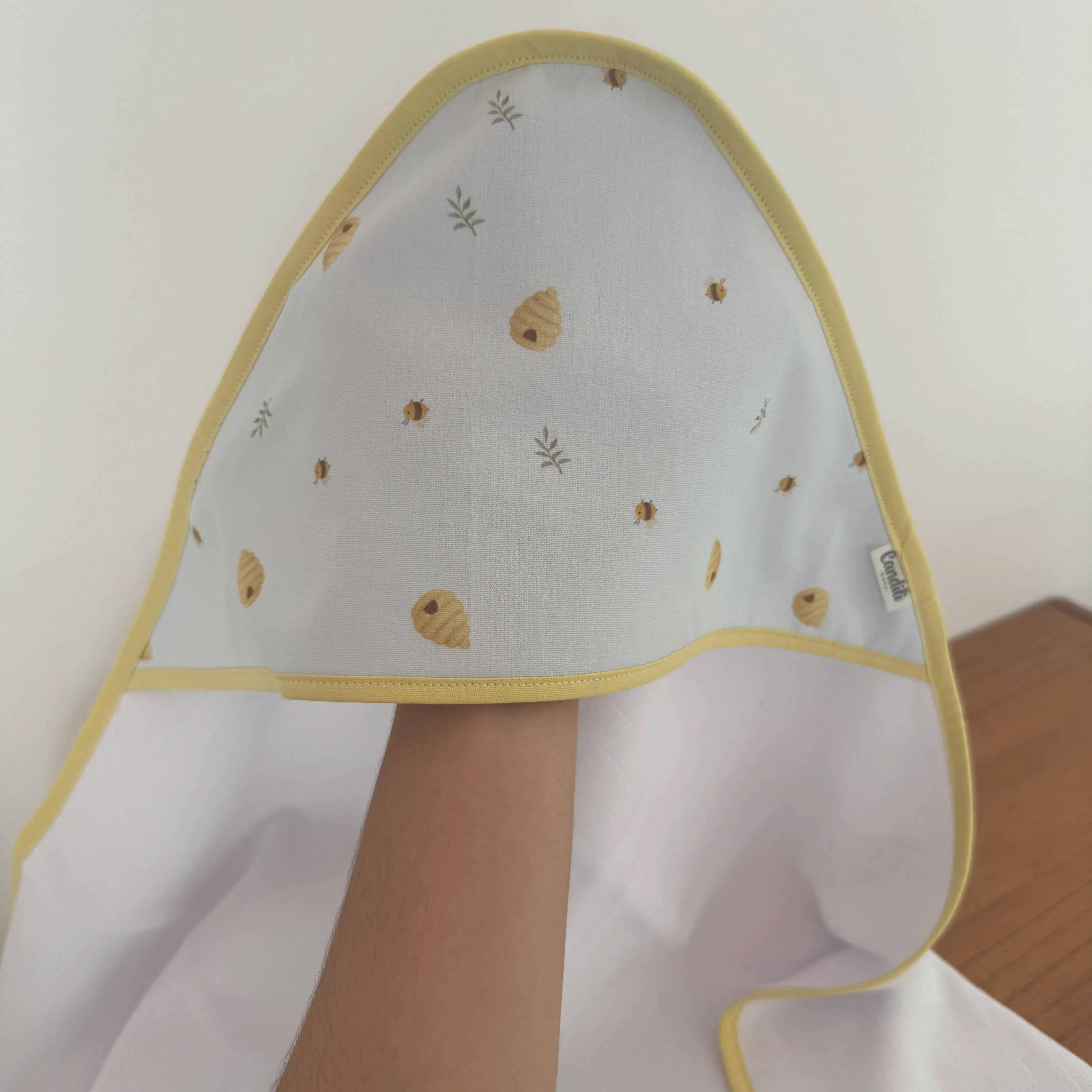 Toalha Fralda de Banho com Capuz Premium - Abelhas e Colmeias