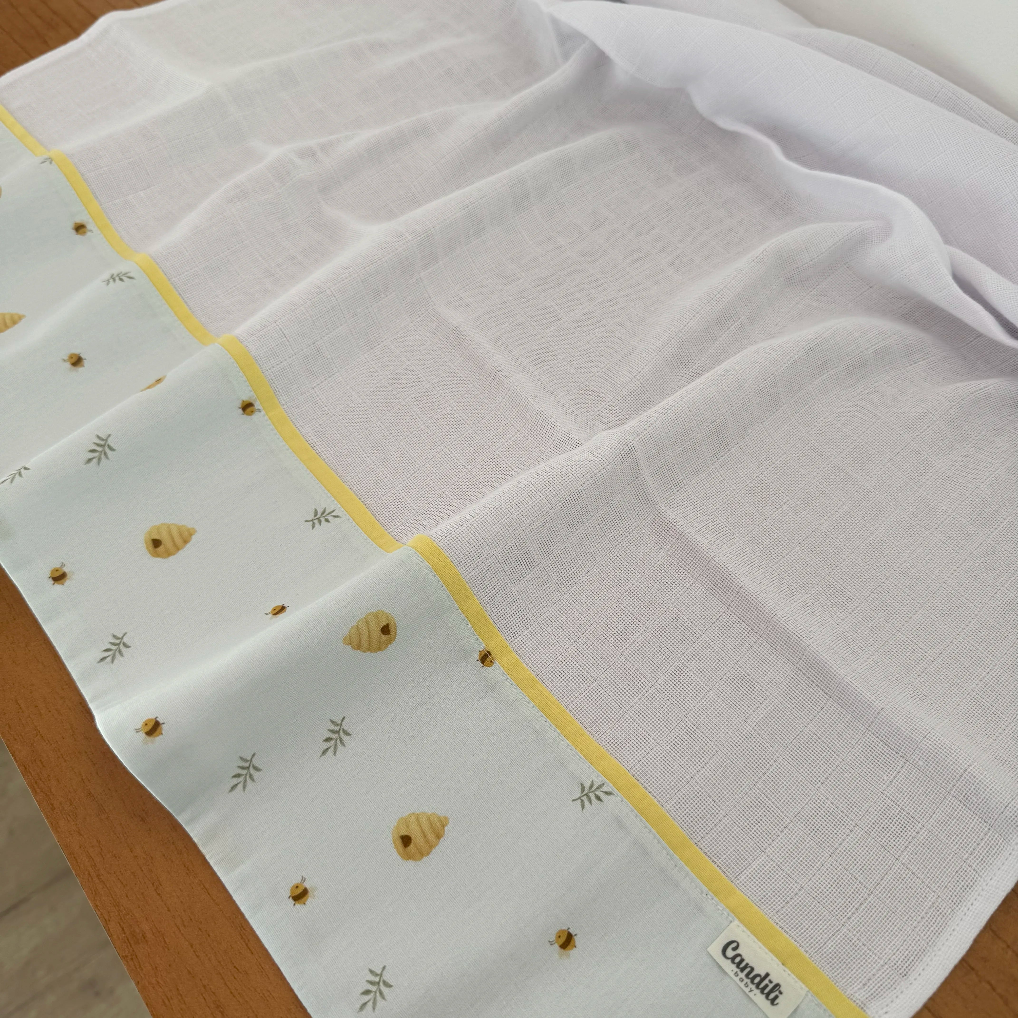 Fralda Multiuso - Abelhas e Colmeias