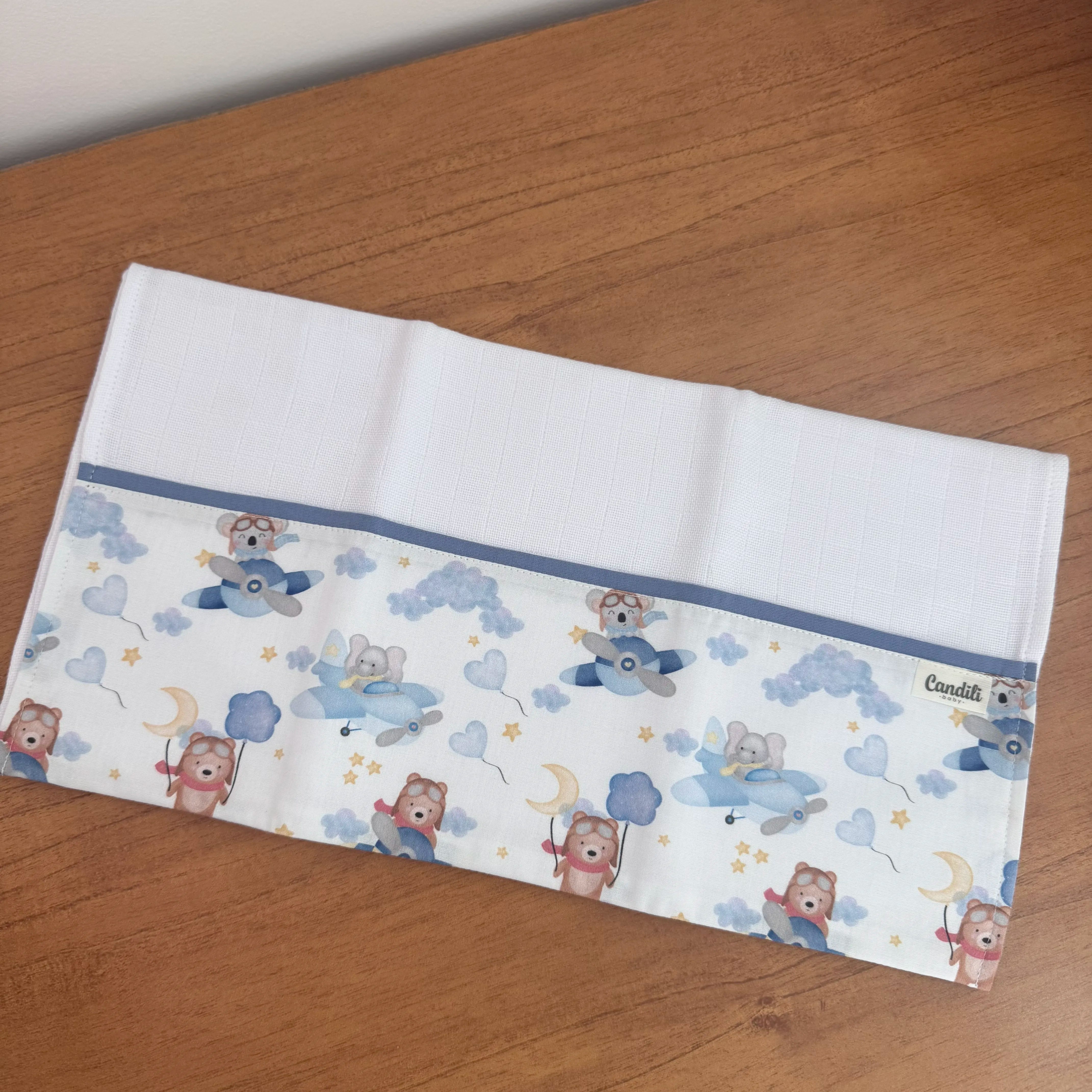 Fralda de Ombro - Ursinho Aviador