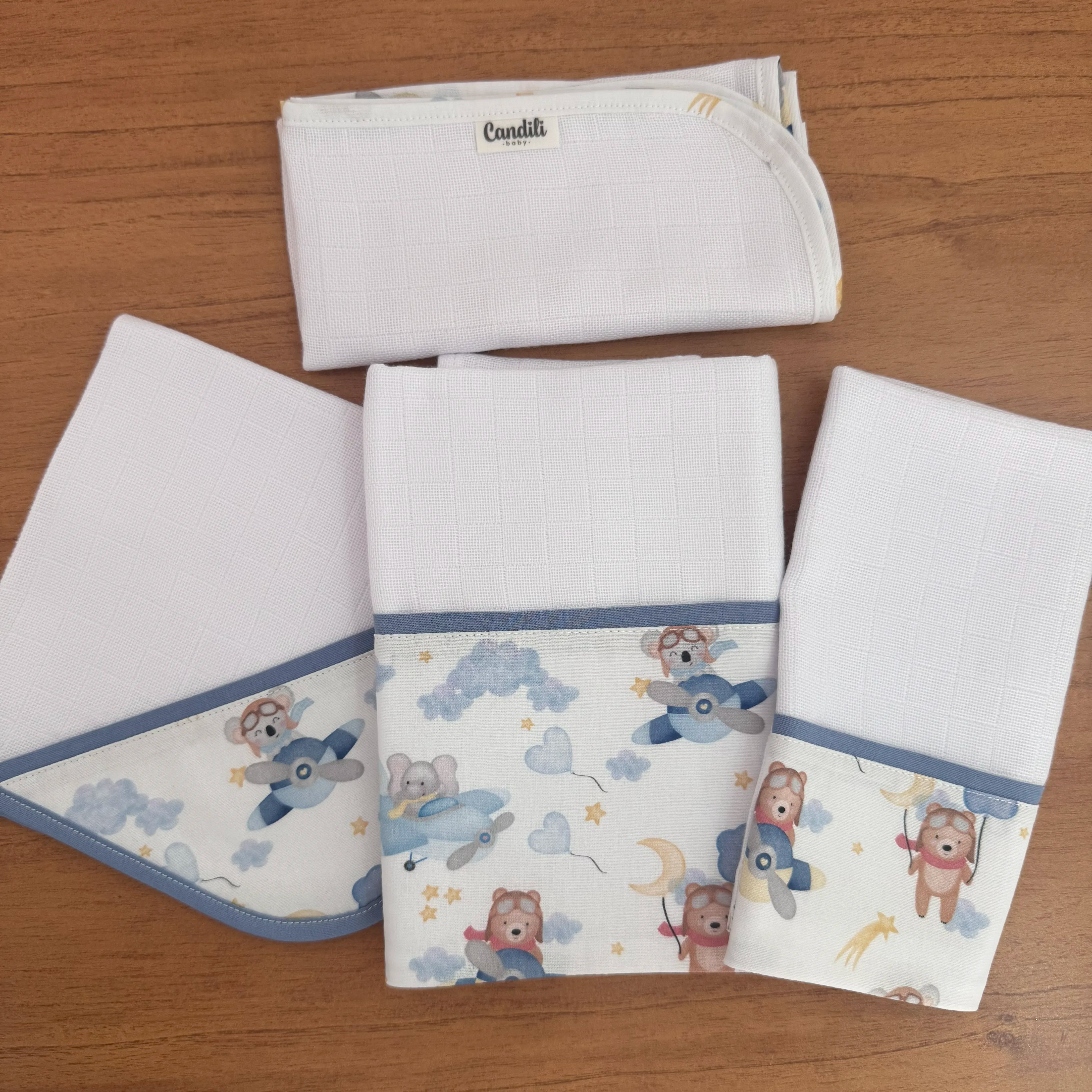 Kit Encanto 4 Peças: Fraldas de Boca e Fralda de Ombro - Ursinho Aviador