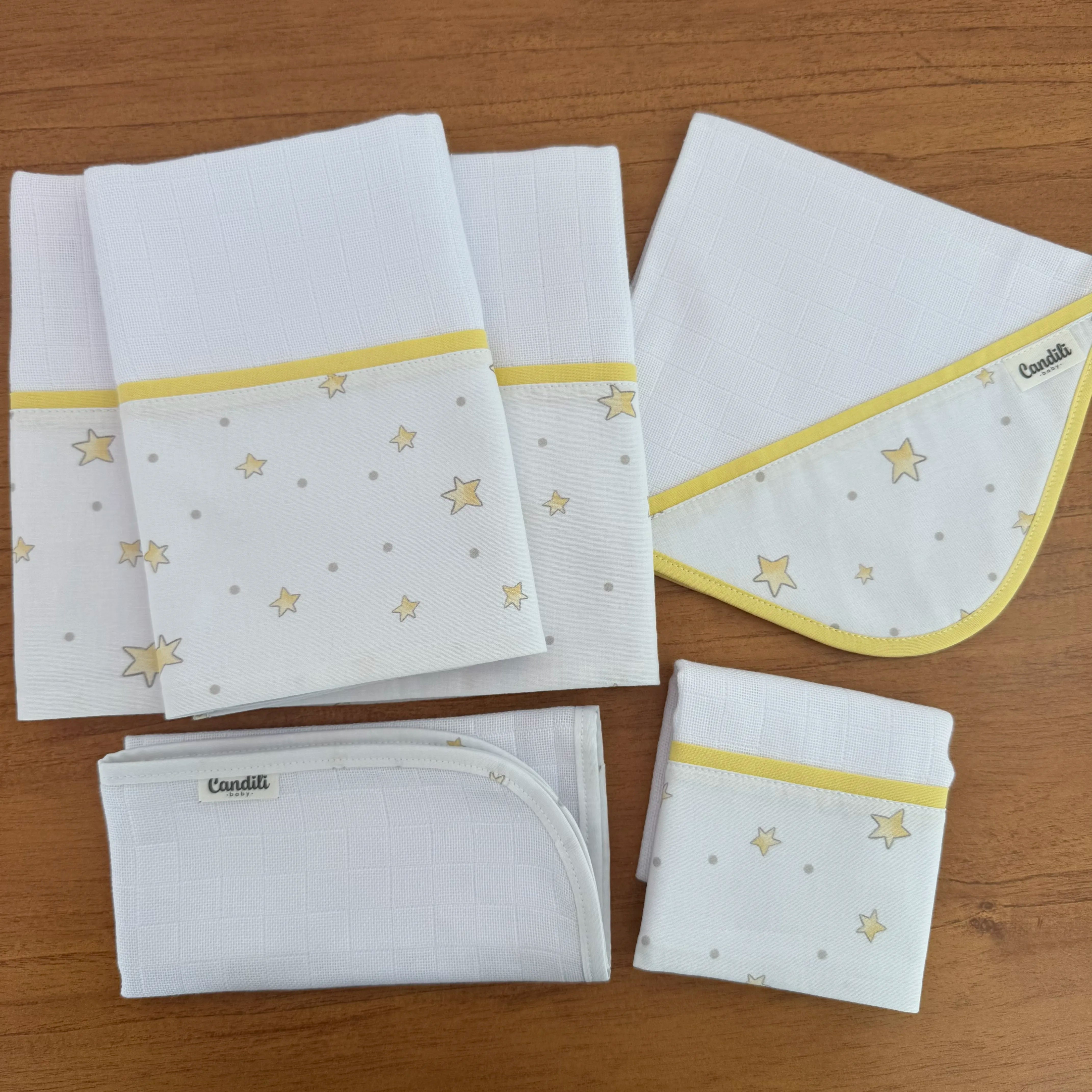 Kit Essencial 5 Peças: Fraldas de Boca, Fralda de Ombro e Fralda Multiuso - Estrelinhas