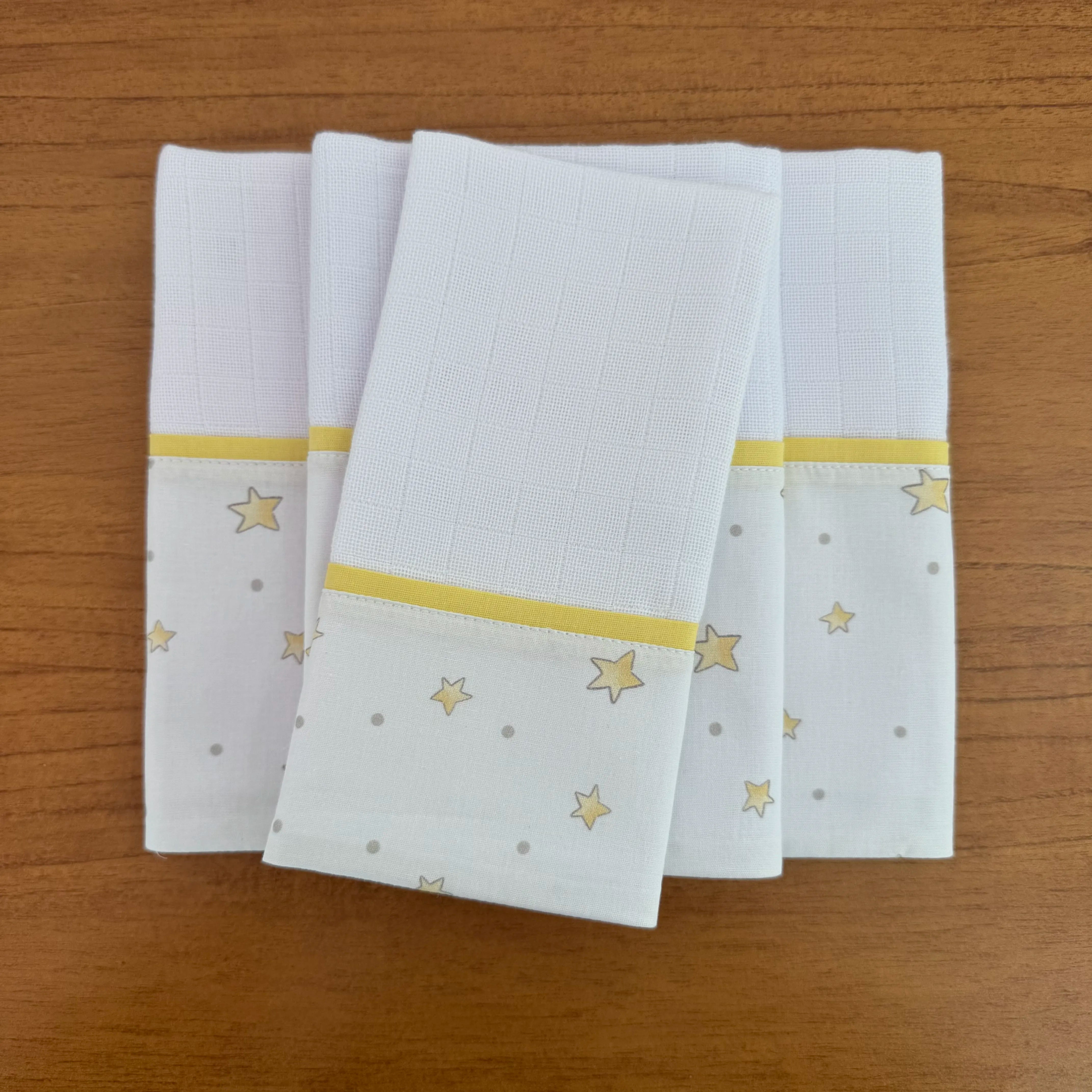 Kit Passeio 3 Peças: Fralda de Boca, Fralda de Ombro e Fralda Multiuso - Estrelinhas