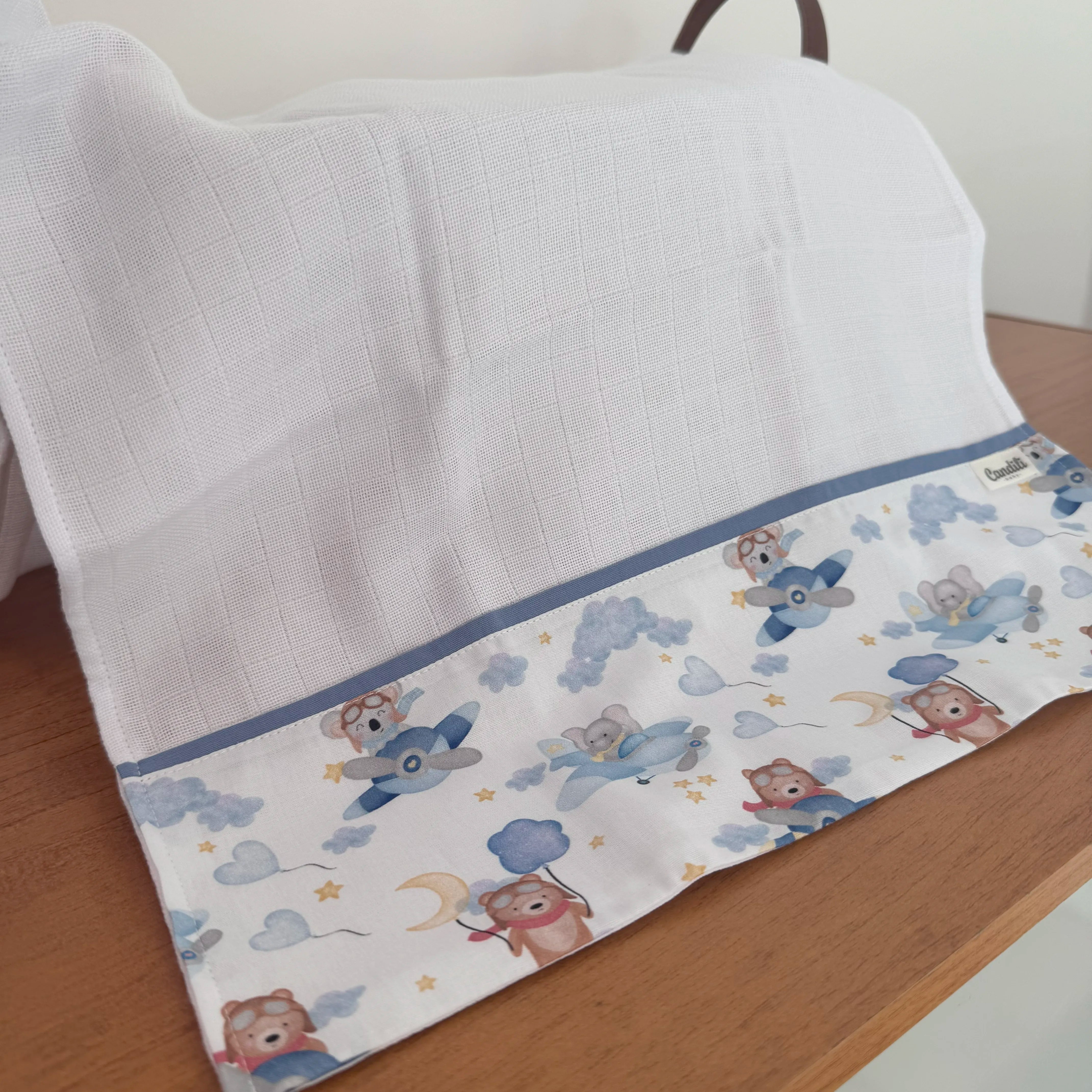 Fralda de Ombro - Ursinho Aviador