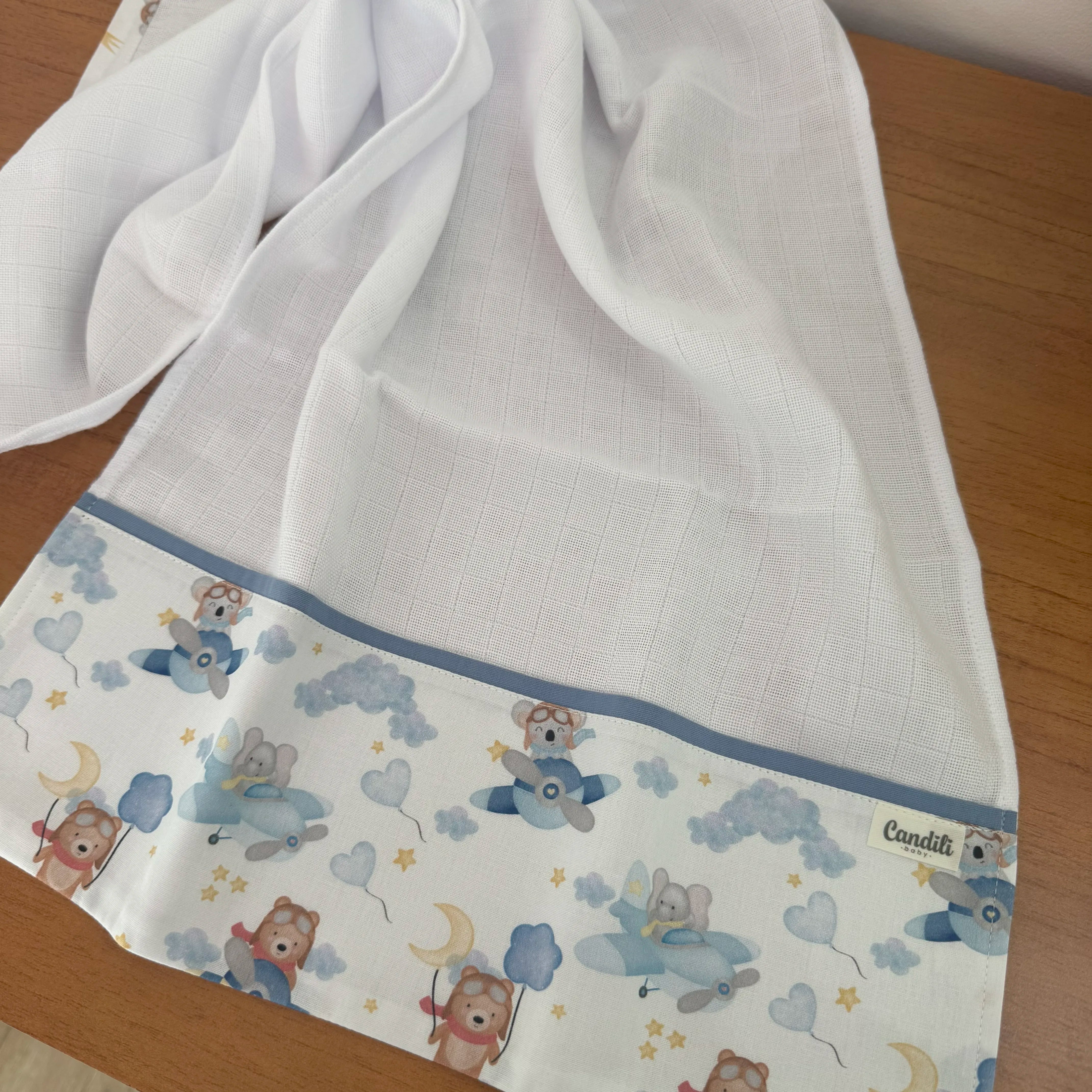 Fralda de Ombro - Ursinho Aviador