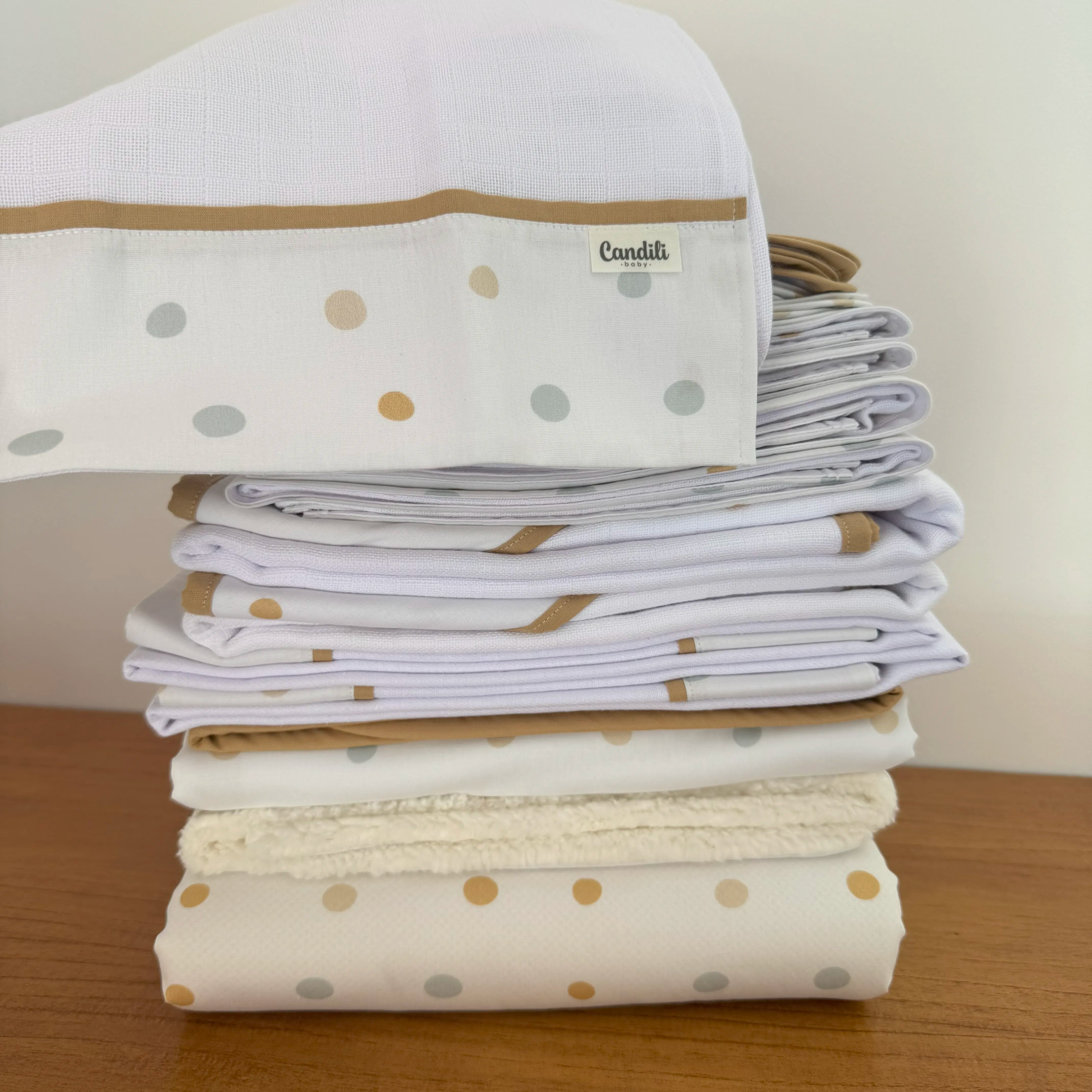 Kit Maternidade 20 peças - Bolinhas Neutras