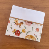 Kit Essencial 5 Peças: Fraldas de Boca, Fralda de Ombro e Fralda Multiuso - Cavalinhos e Flores