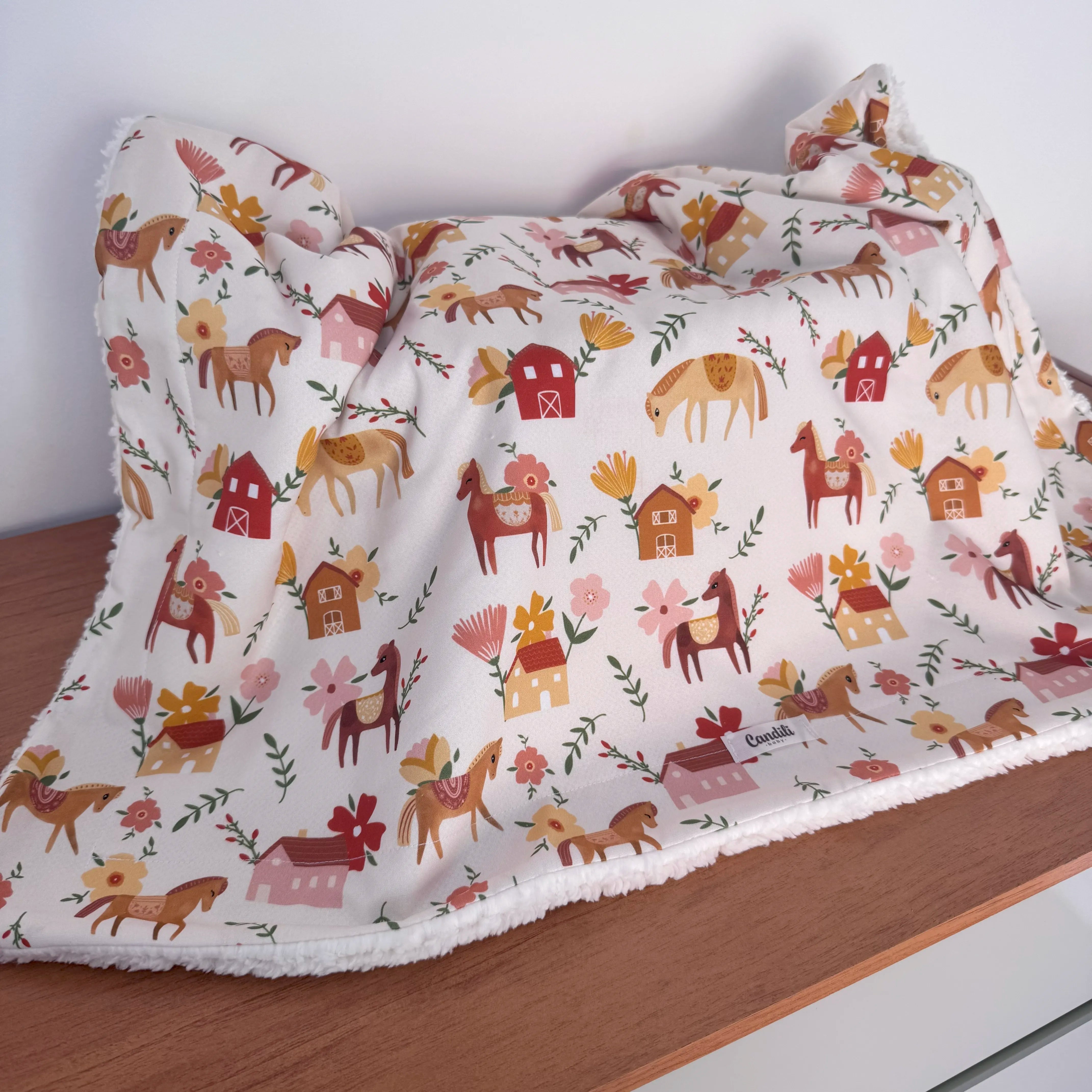 Cobertor Carneirinho - Cavalinhos e Flores