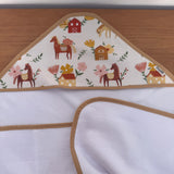 Toalha Fralda de Banho com Capuz Premium - Cavalinhos e Flores