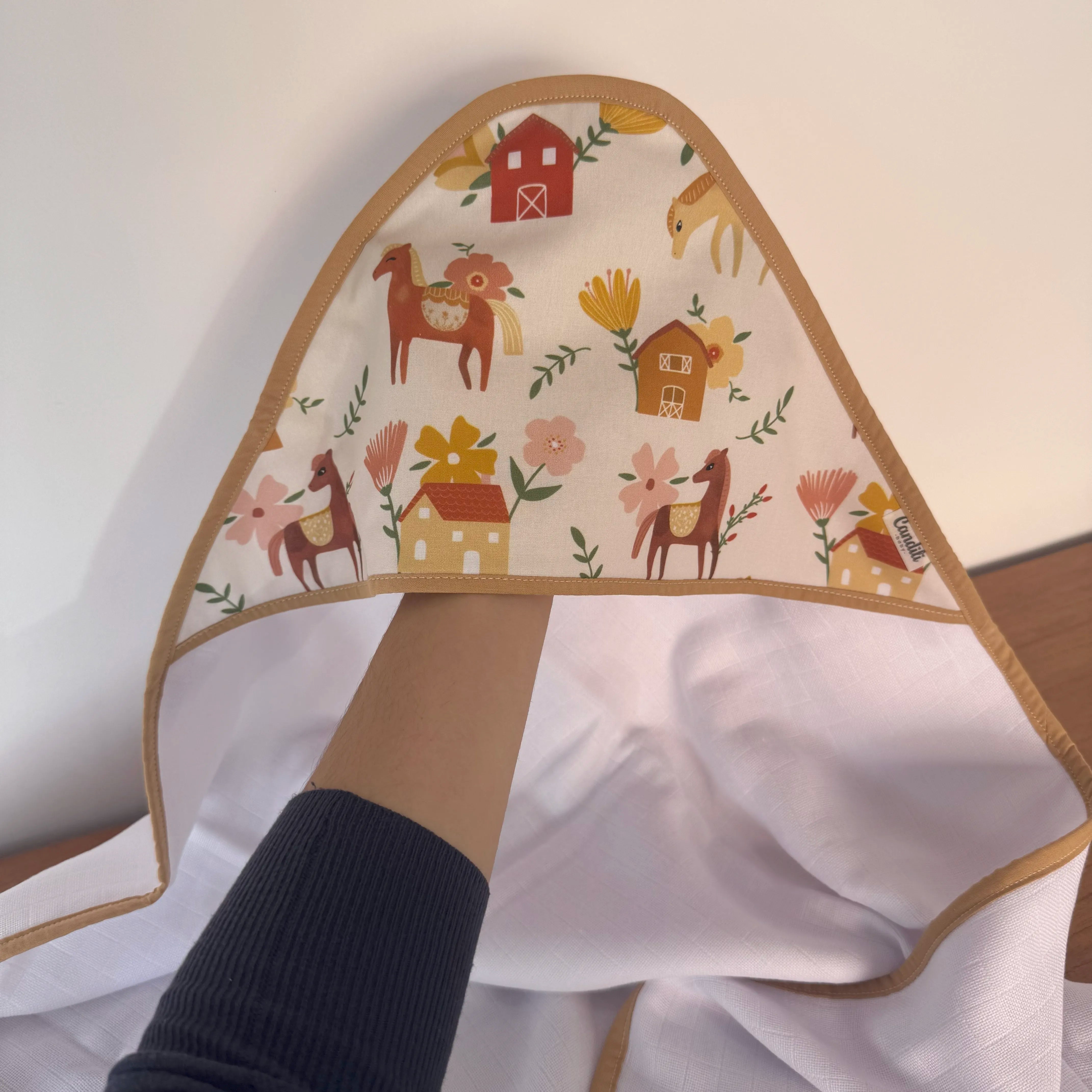 Toalha Fralda de Banho com Capuz Premium - Cavalinhos e Flores