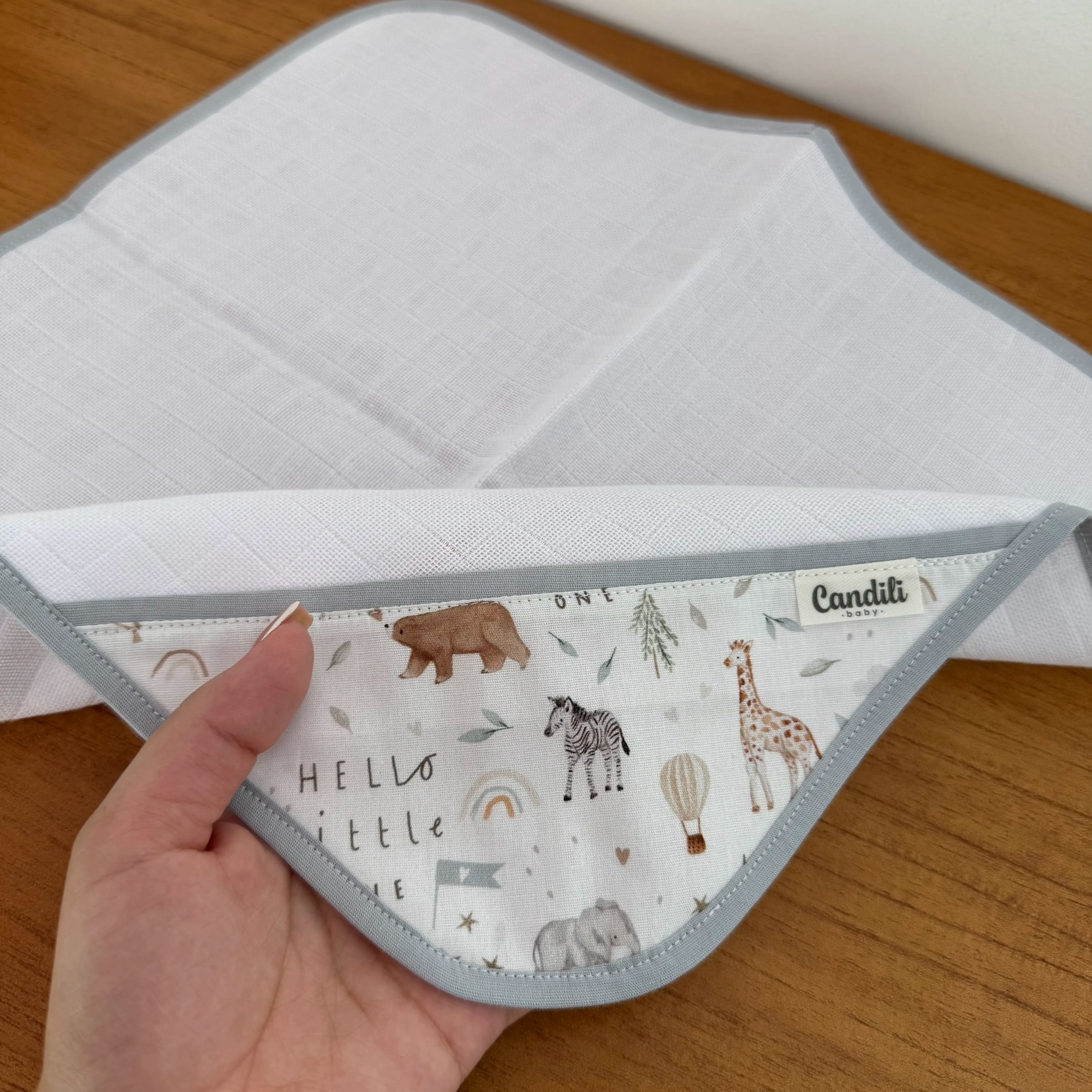 Kit Afeto 6 Peças: Fraldas de Boca, Fralda de Ombro, Fralda Multiuso e Toalha de Banho - Safari Baby