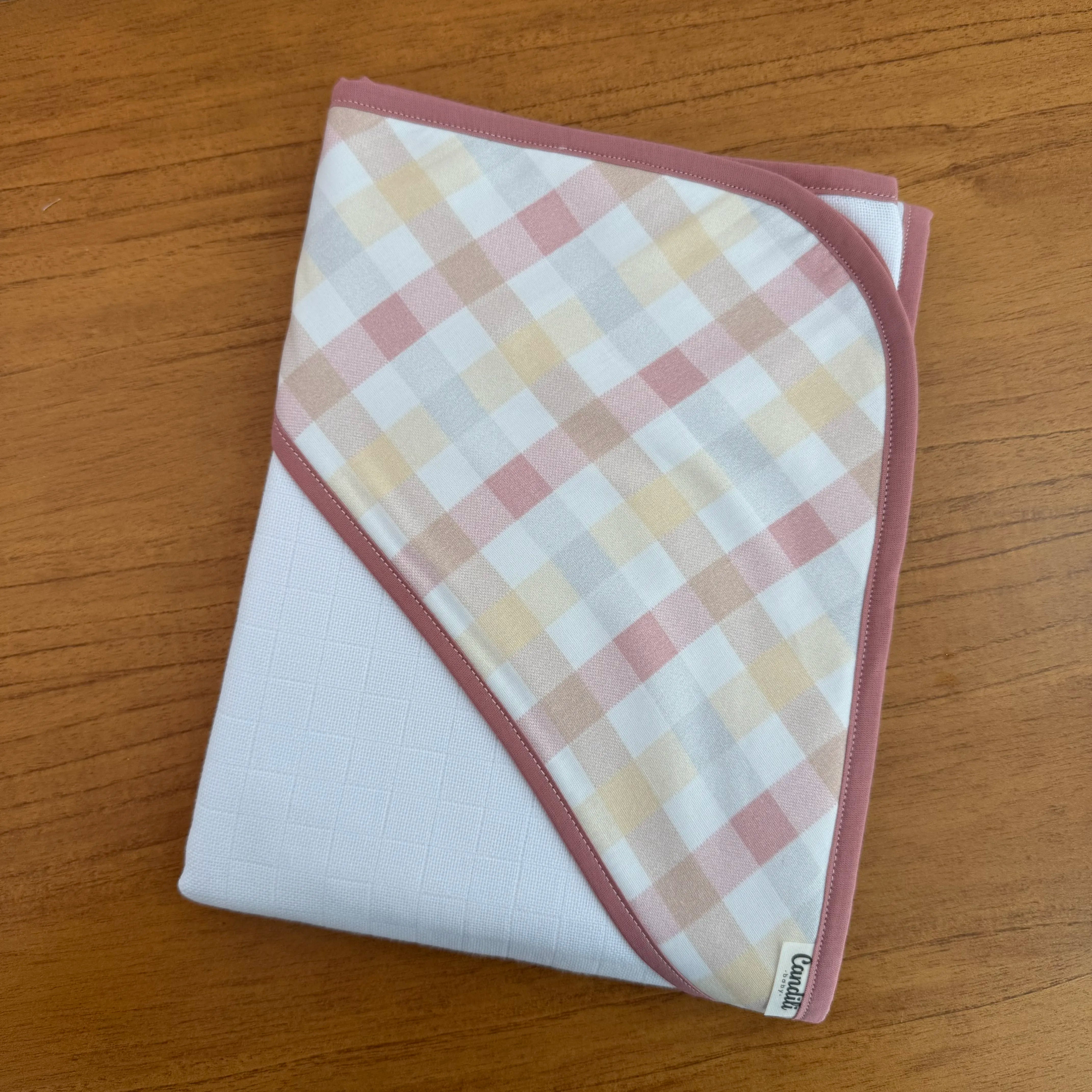 Kit Afeto 6 Peças: Fraldas de Boca, Fralda de Ombro, Fralda Multiuso e Toalha de Banho - Xadrez Rosê Old