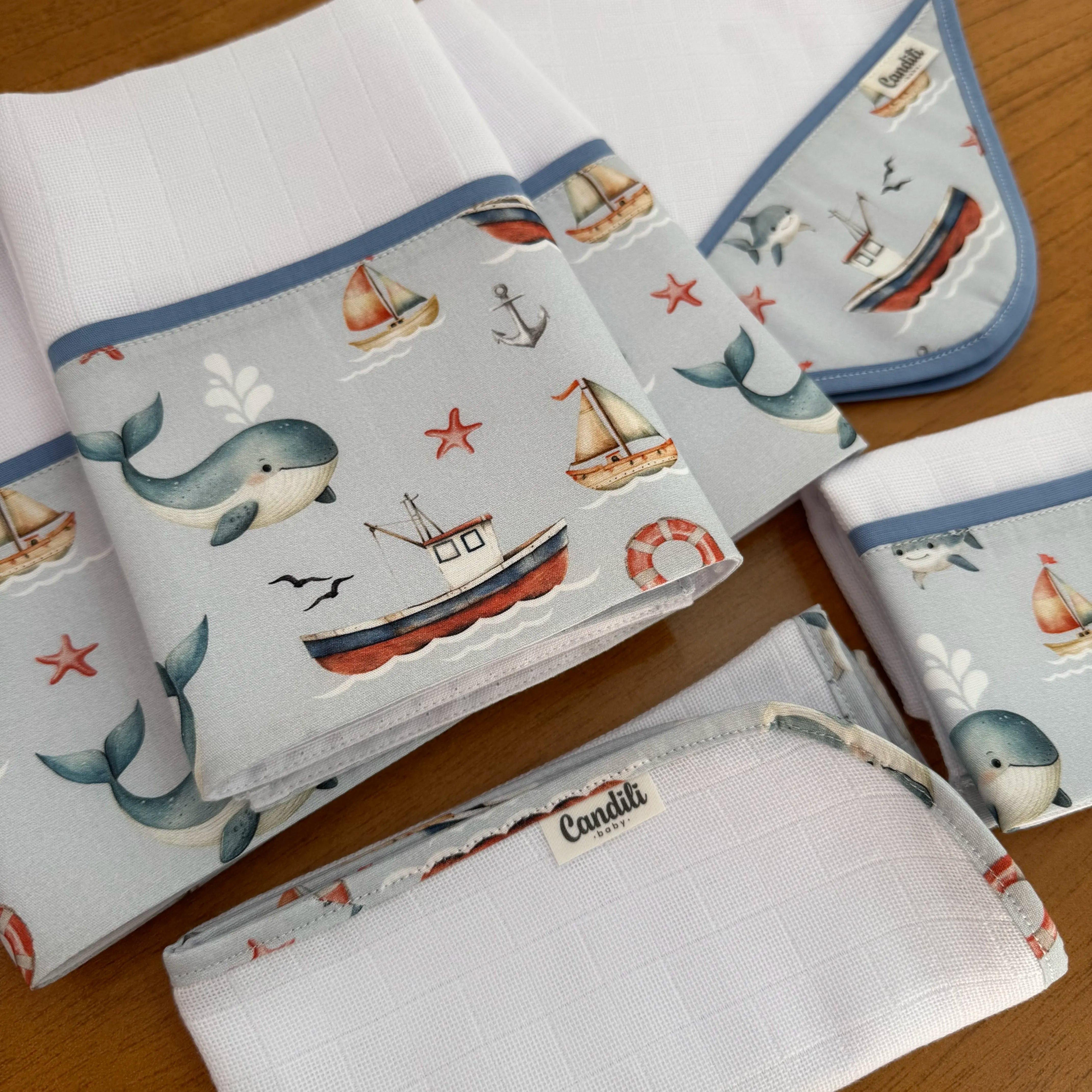 Kit Essencial 5 Peças: Fraldas de Boca, Fralda de Ombro e Fralda Multiuso - Marinha