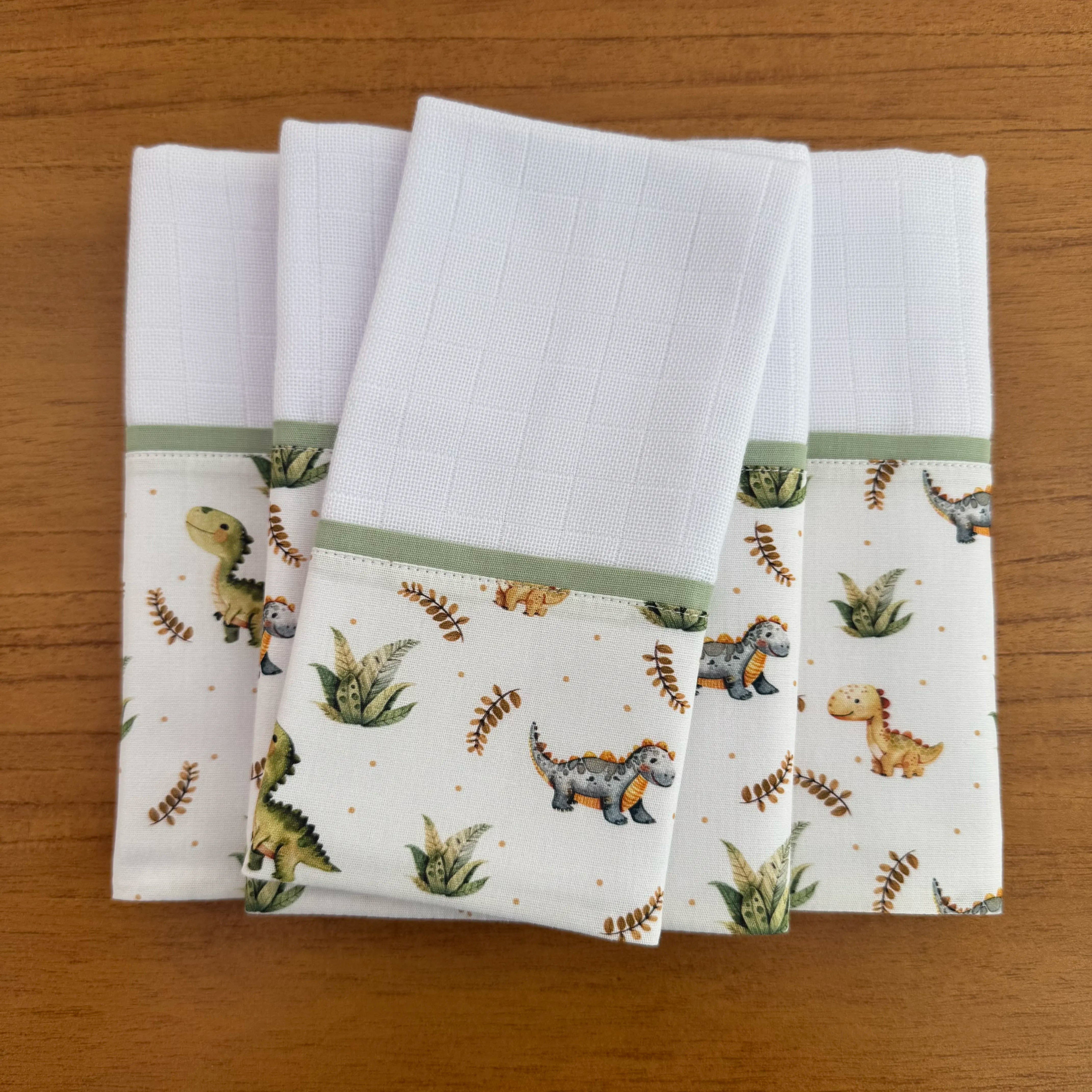 Kit Passeio 3 Peças: Fralda de Boca, Fralda de Ombro e Fralda Multiuso - Dinossauro