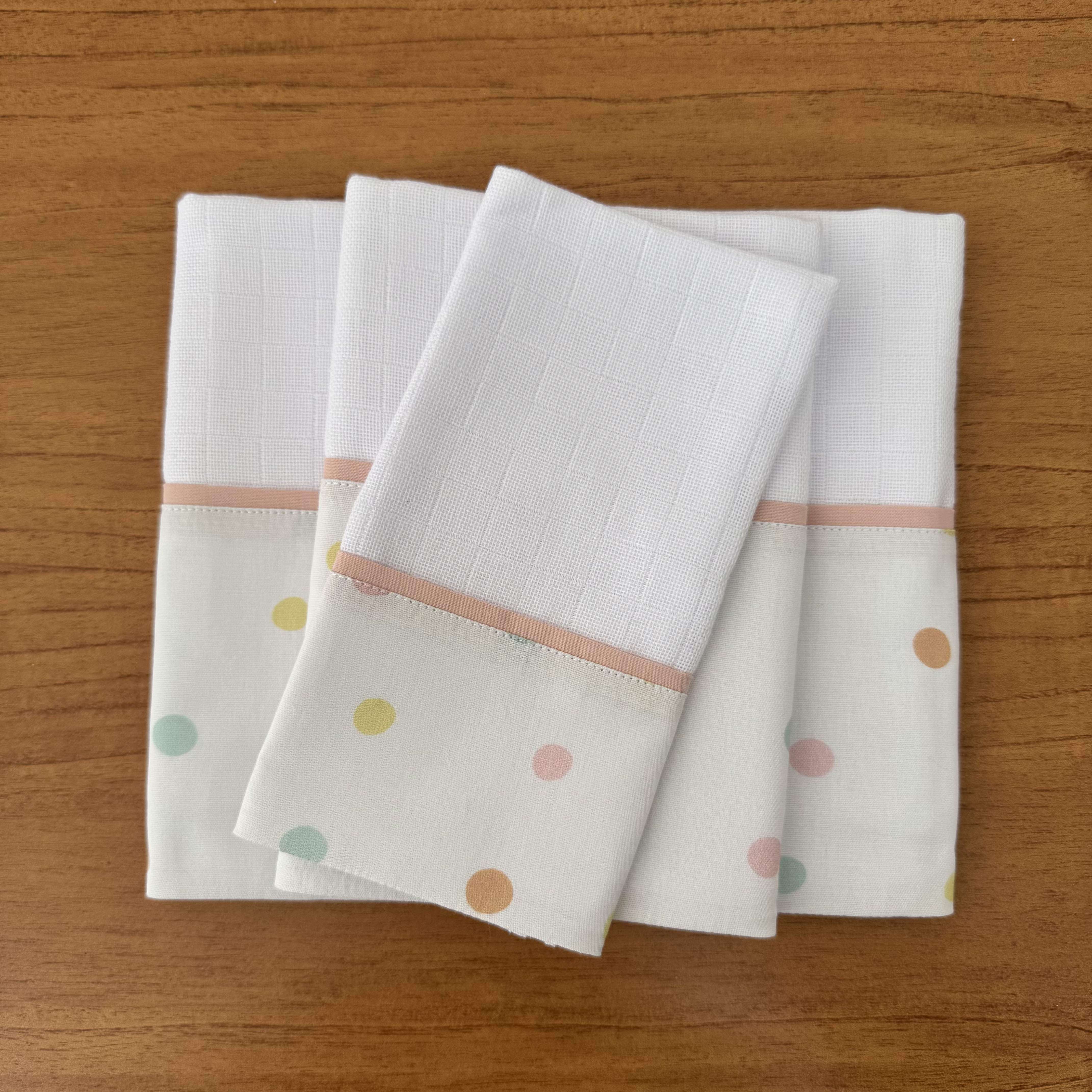 Kit Passeio 3 Peças: Fralda de Boca, Fralda de Ombro e Fralda Multiuso - Bolinhas Rosas