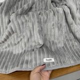 Manta Fleece Canelado Cinza