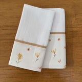 Kit Amamentação 2 Peças: Fralda de Ombro e Fralda de Boca - Flores do Bosque