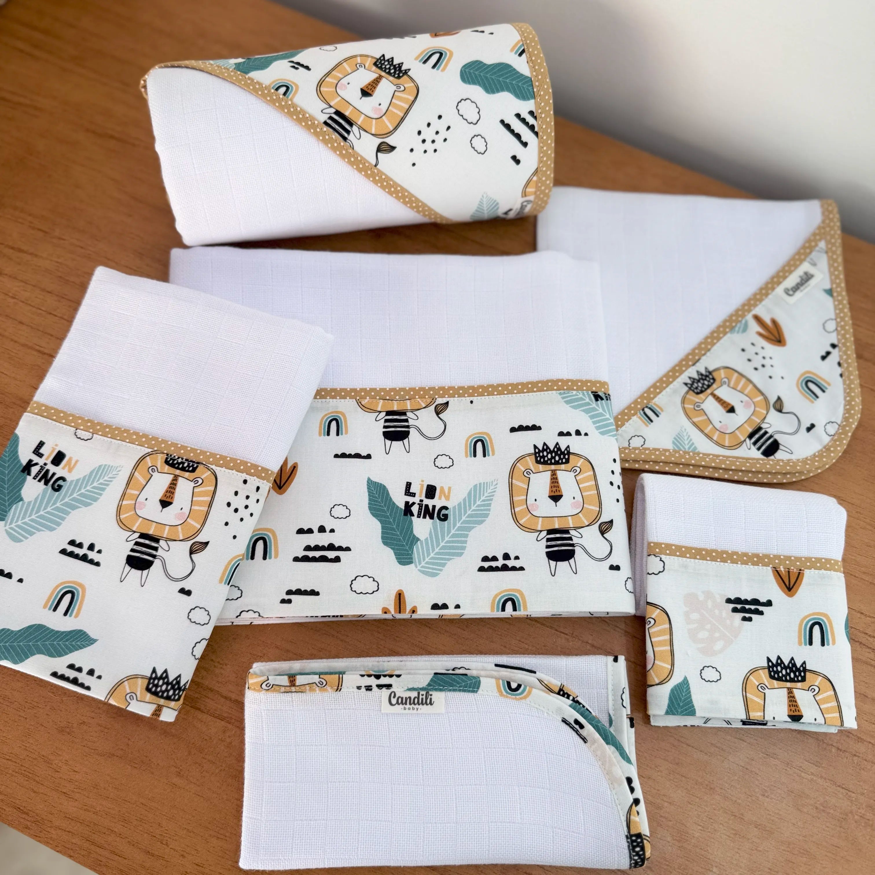 Kit Afeto 6 Peças: Fraldas de Boca, Fralda de Ombro, Fralda Multiuso e Toalha de Banho - Rei Leão
