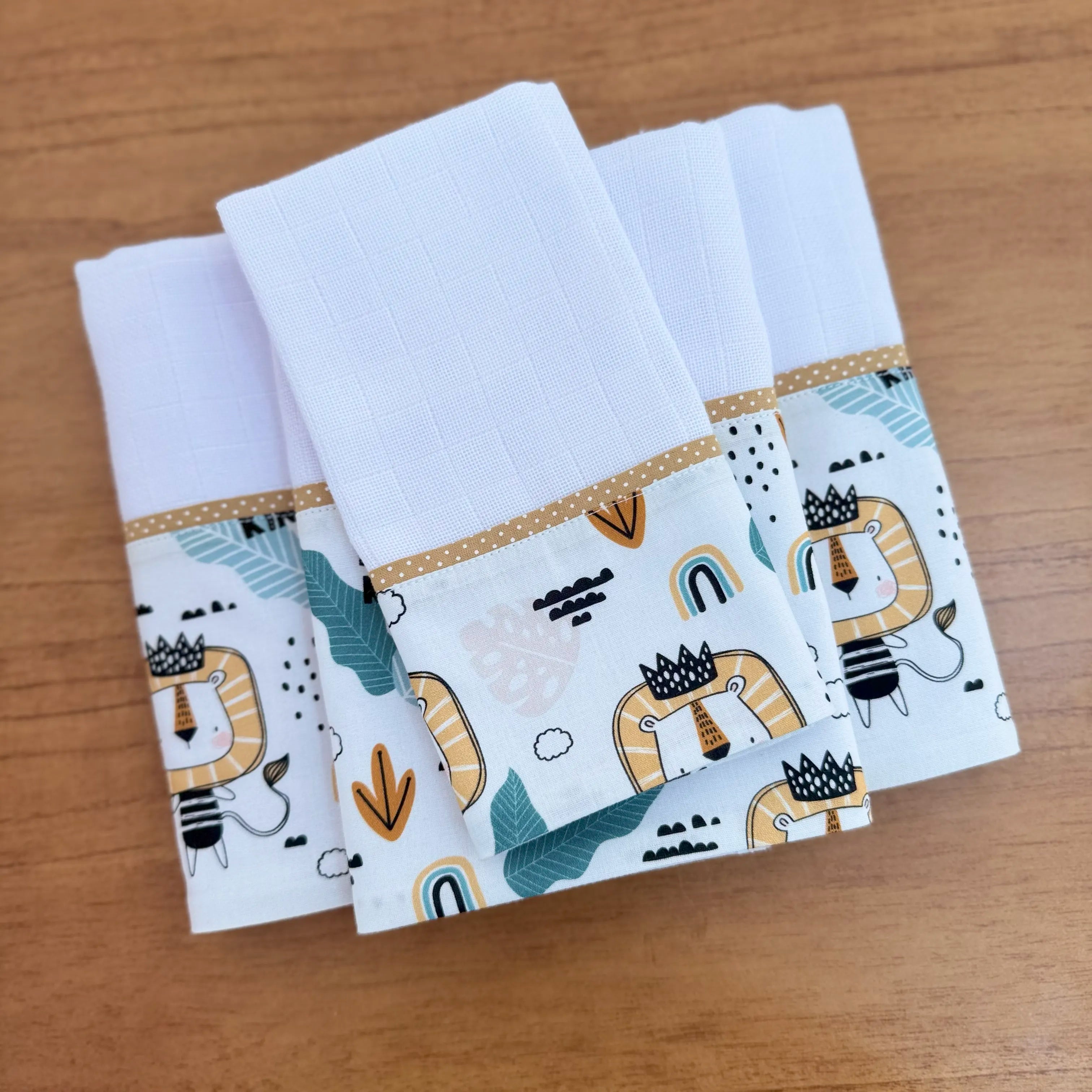 Kit Passeio 3 Peças: Fralda de Boca, Fralda de Ombro e Fralda Multiuso - Rei Leão