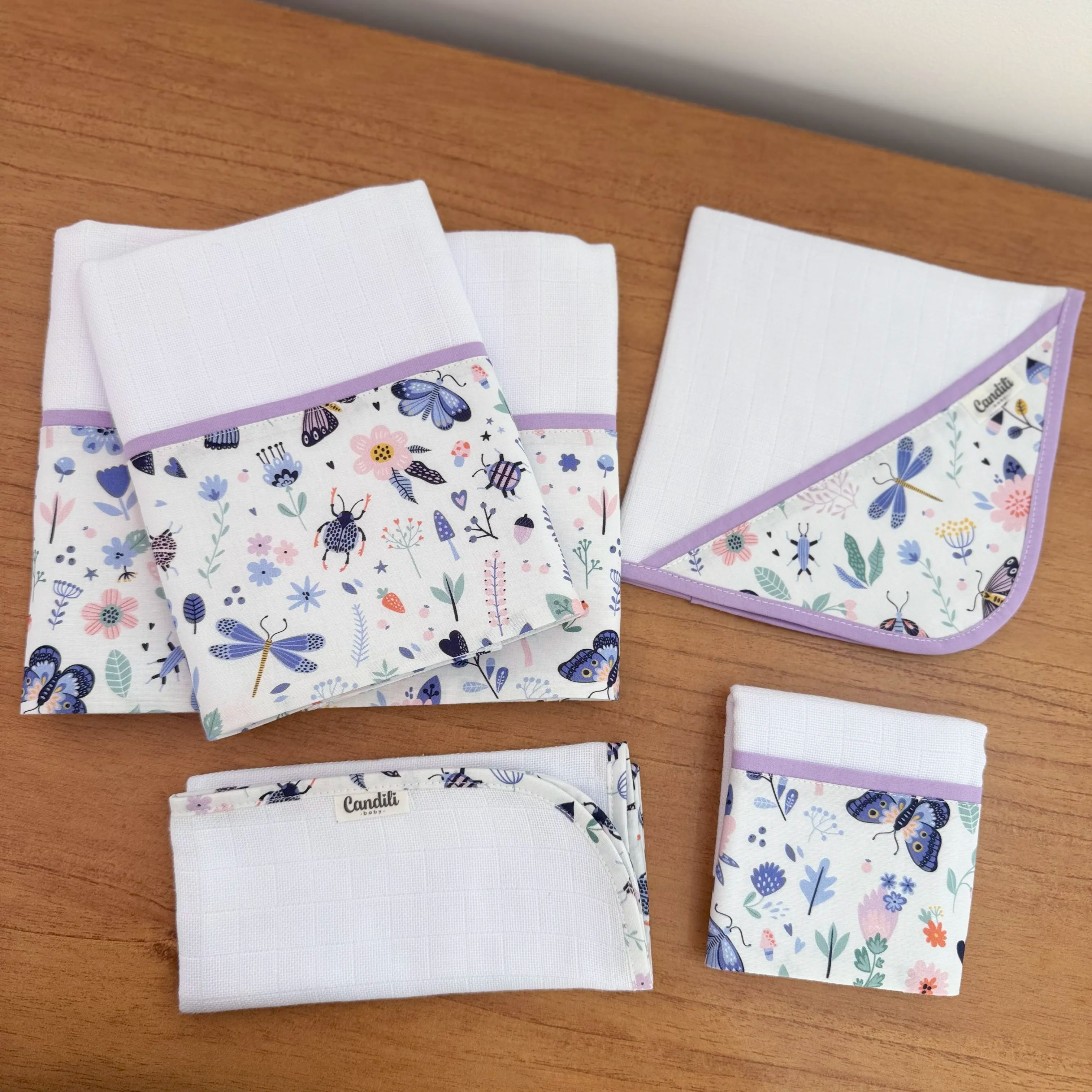 Kit Essencial 5 Peças: Fraldas de Boca, Fralda de Ombro e Fralda Multiuso - Borboletas e Libélulas