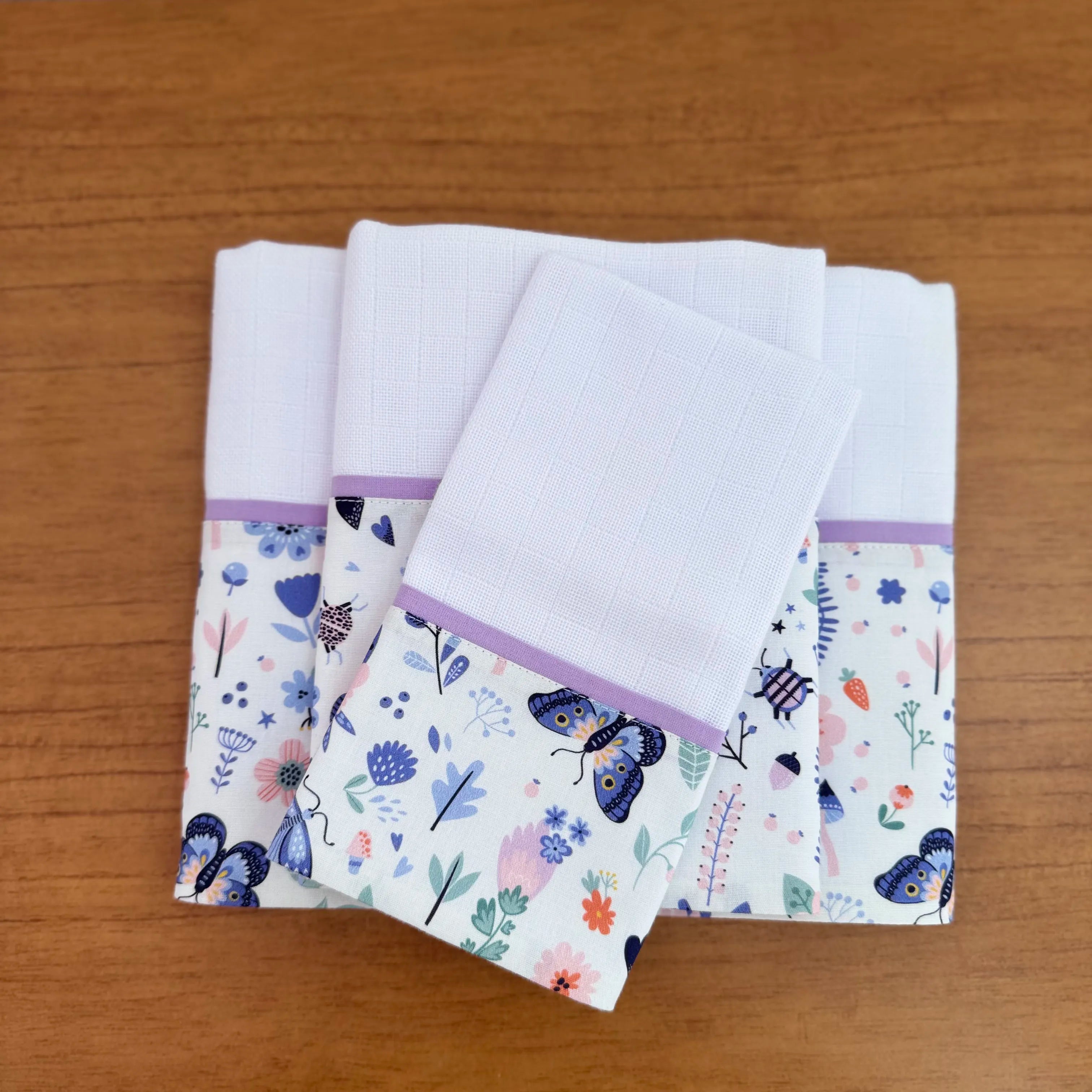 Kit Passeio 3 Peças: Fralda de Boca, Fralda de Ombro e Fralda Multiuso - Borboletas e Libélulas