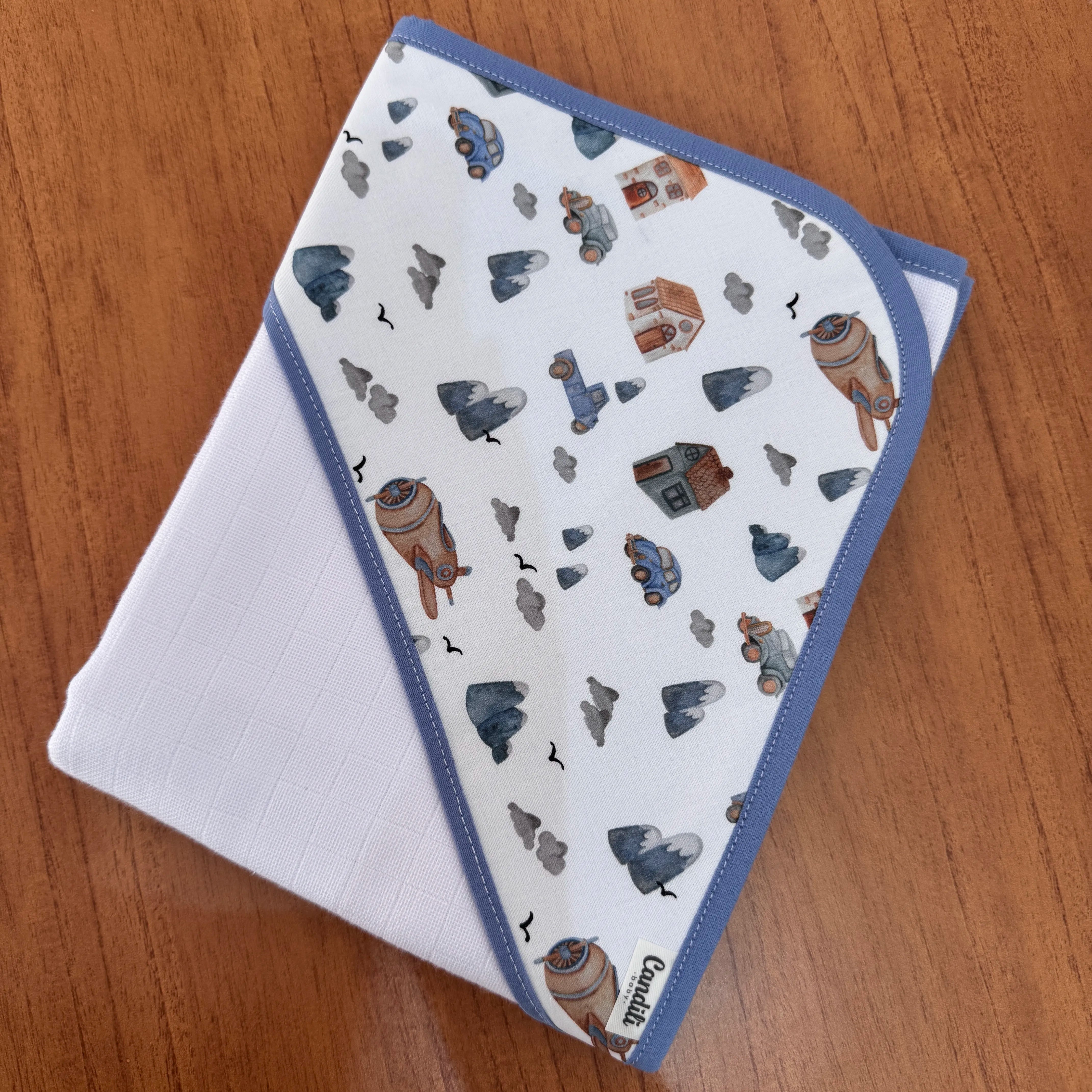 Toalha Fralda de Banho com Capuz Premium - Carros e Montanhas