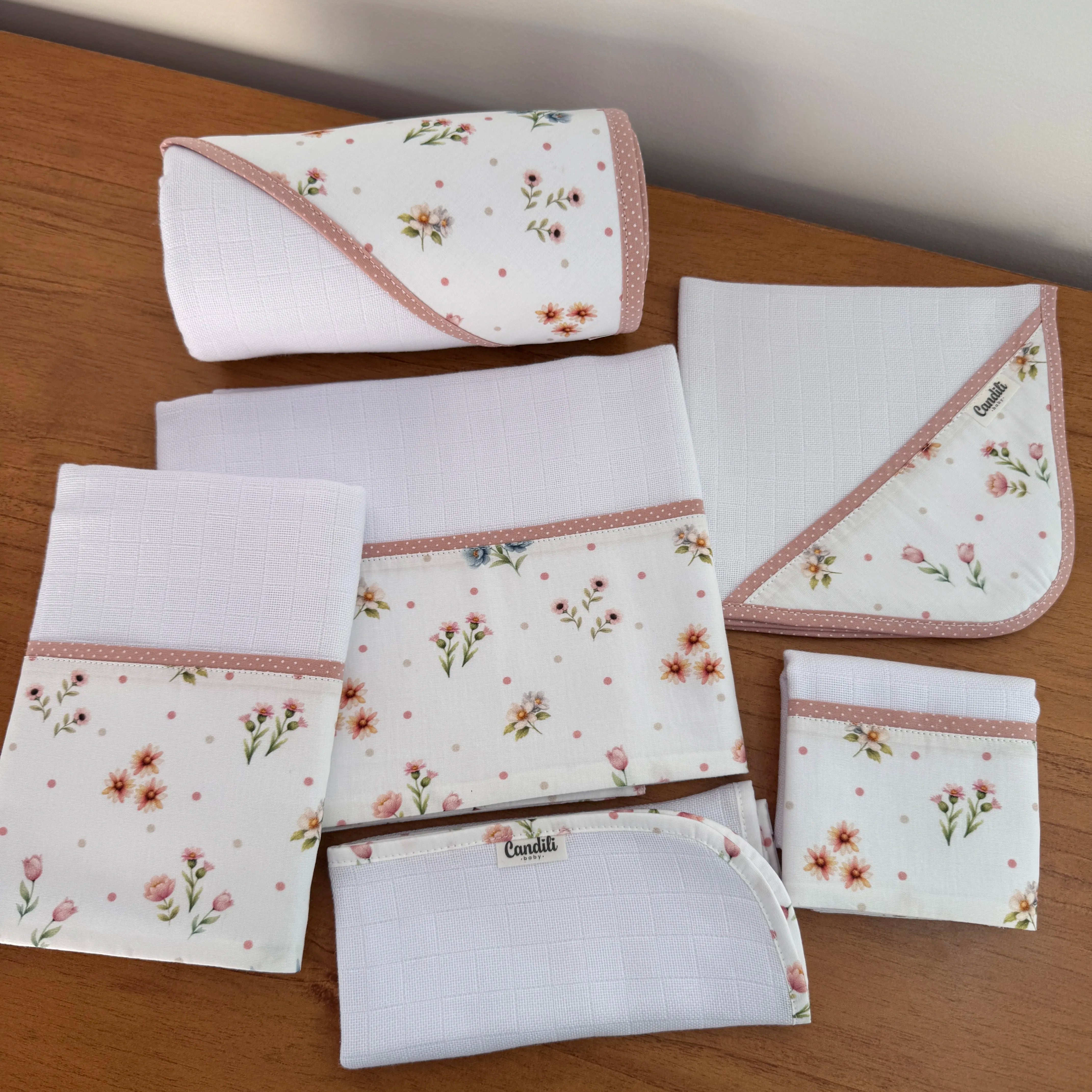 Kit Afeto 6 Peças: Fraldas de Boca, Fralda de Ombro, Fralda Multiuso e Toalha de Banho - Primavera