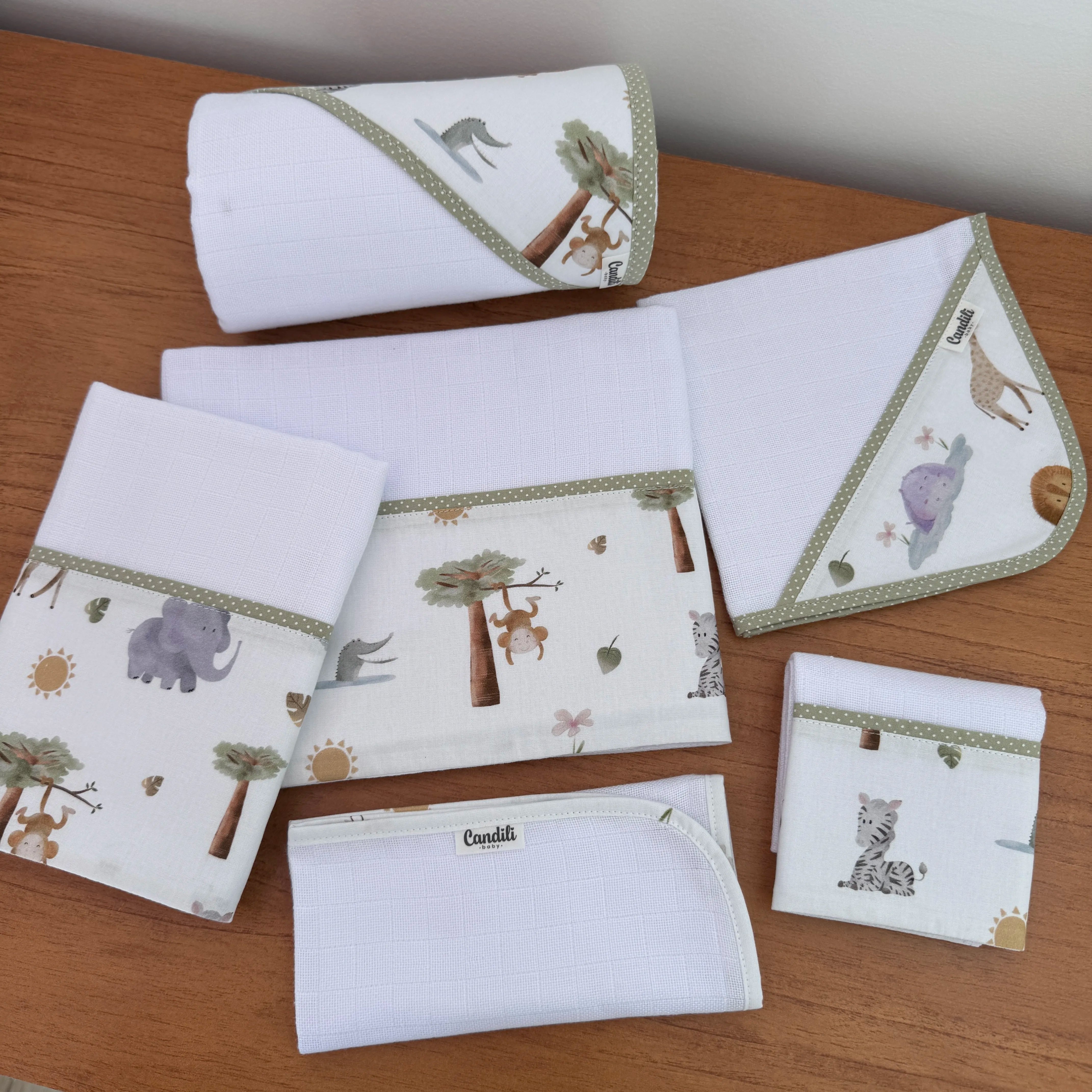 Kit Afeto 6 Peças: Fraldas de Boca, Fralda de Ombro, Fralda Multiuso e Toalha de Banho - Safari Banho de Sol