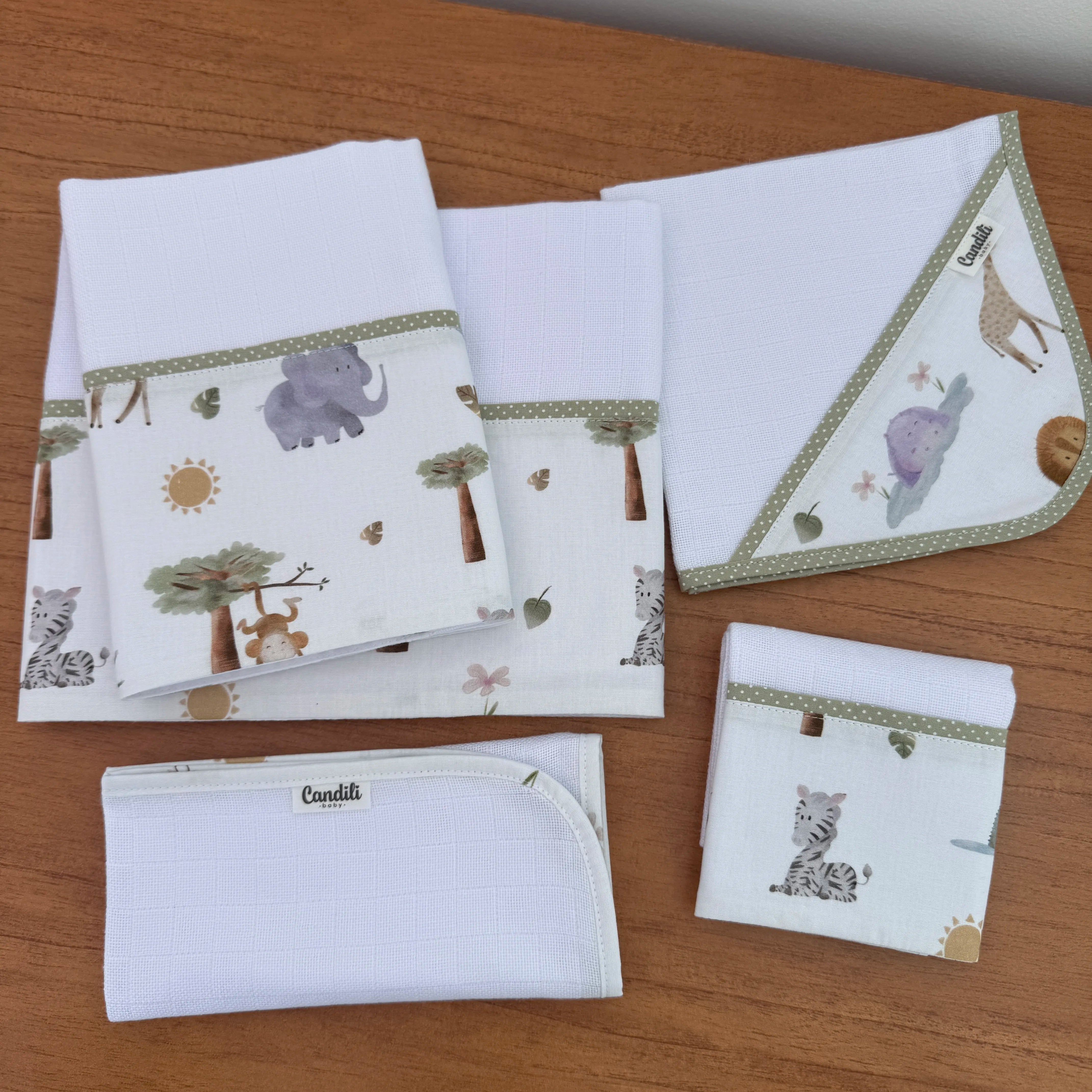 Kit Essencial 5 Peças: Fraldas de Boca, Fralda de Ombro e Fralda Multiuso - Safari Banho de Sol