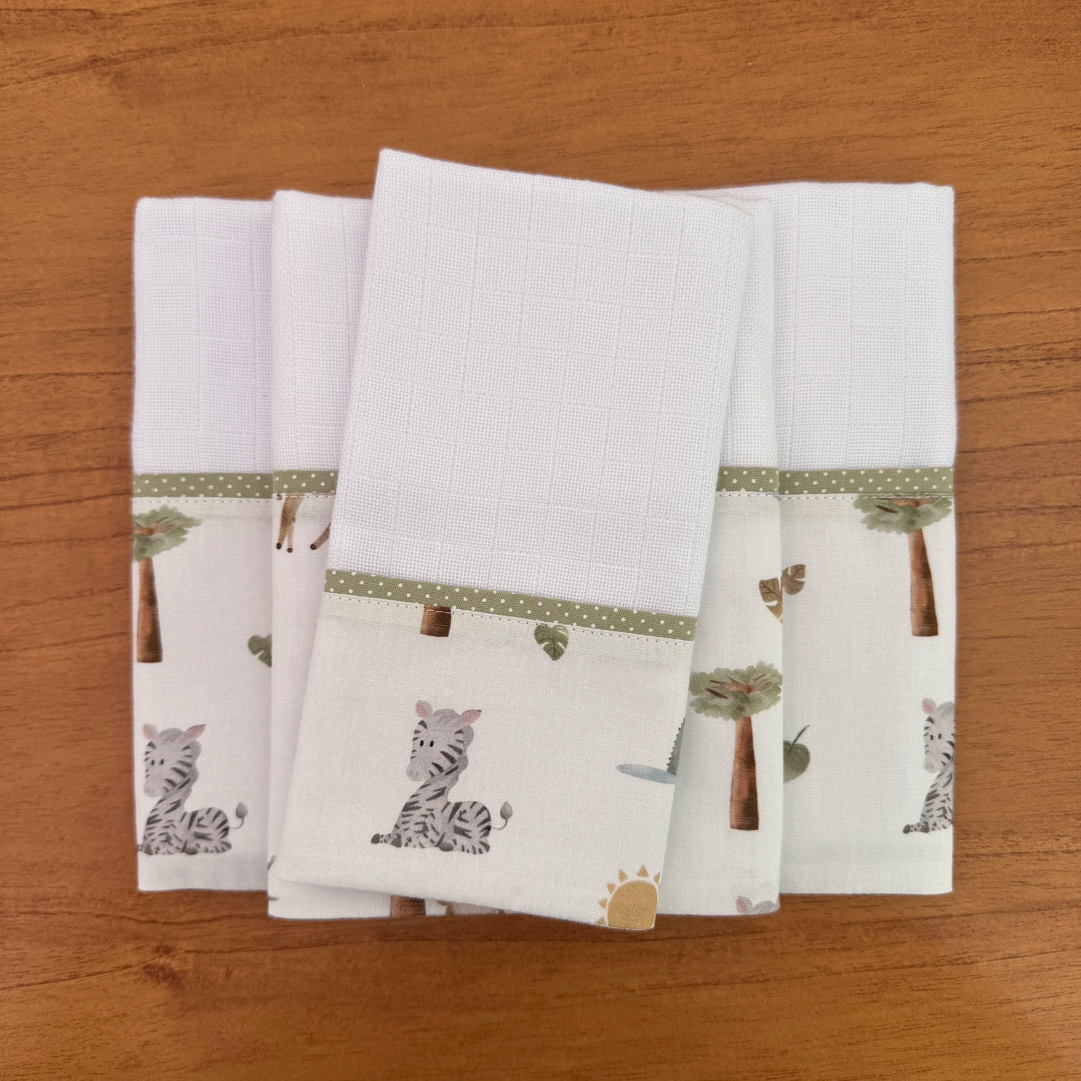 Kit Passeio 3 Peças: Fralda de Boca, Fralda de Ombro e Fralda Multiuso - Safari Banho de Sol