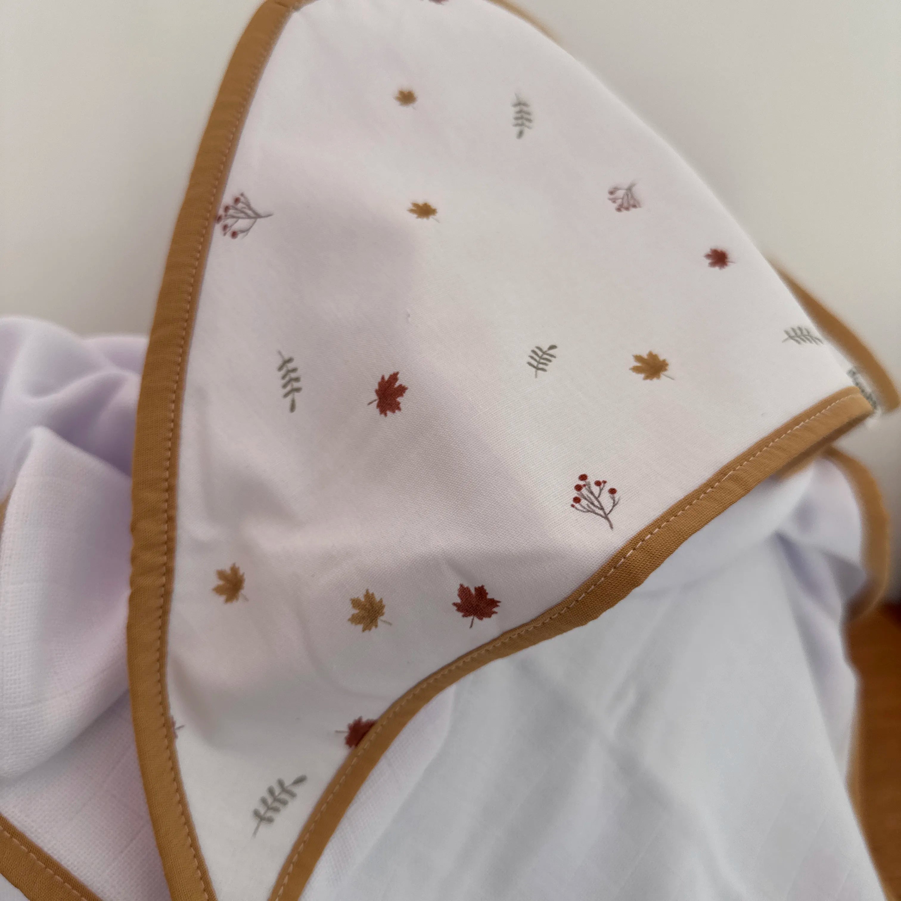 Toalha Fralda de Banho com Capuz Premium - Folhas de Outono