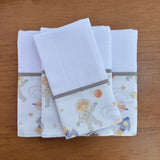 Kit Passeio 3 Peças: Fralda de Boca, Fralda de Ombro e Fralda Multiuso - Pequeno Astronauta