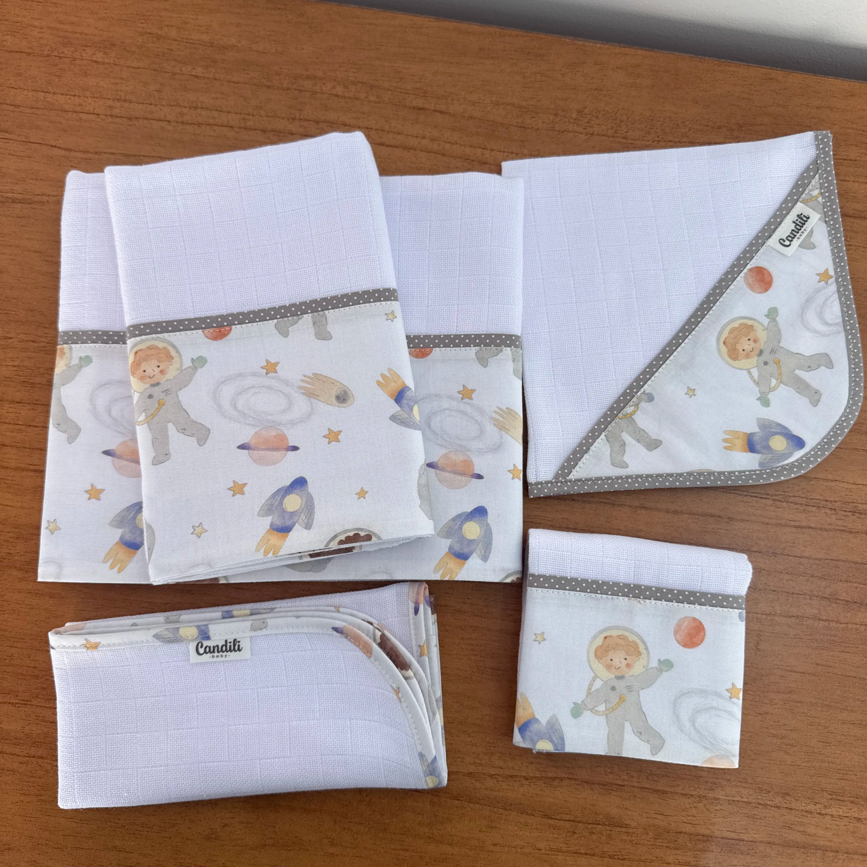 Kit Essencial 5 Peças: Fraldas de Boca, Fralda de Ombro e Fralda Multiuso - Pequeno Astronauta