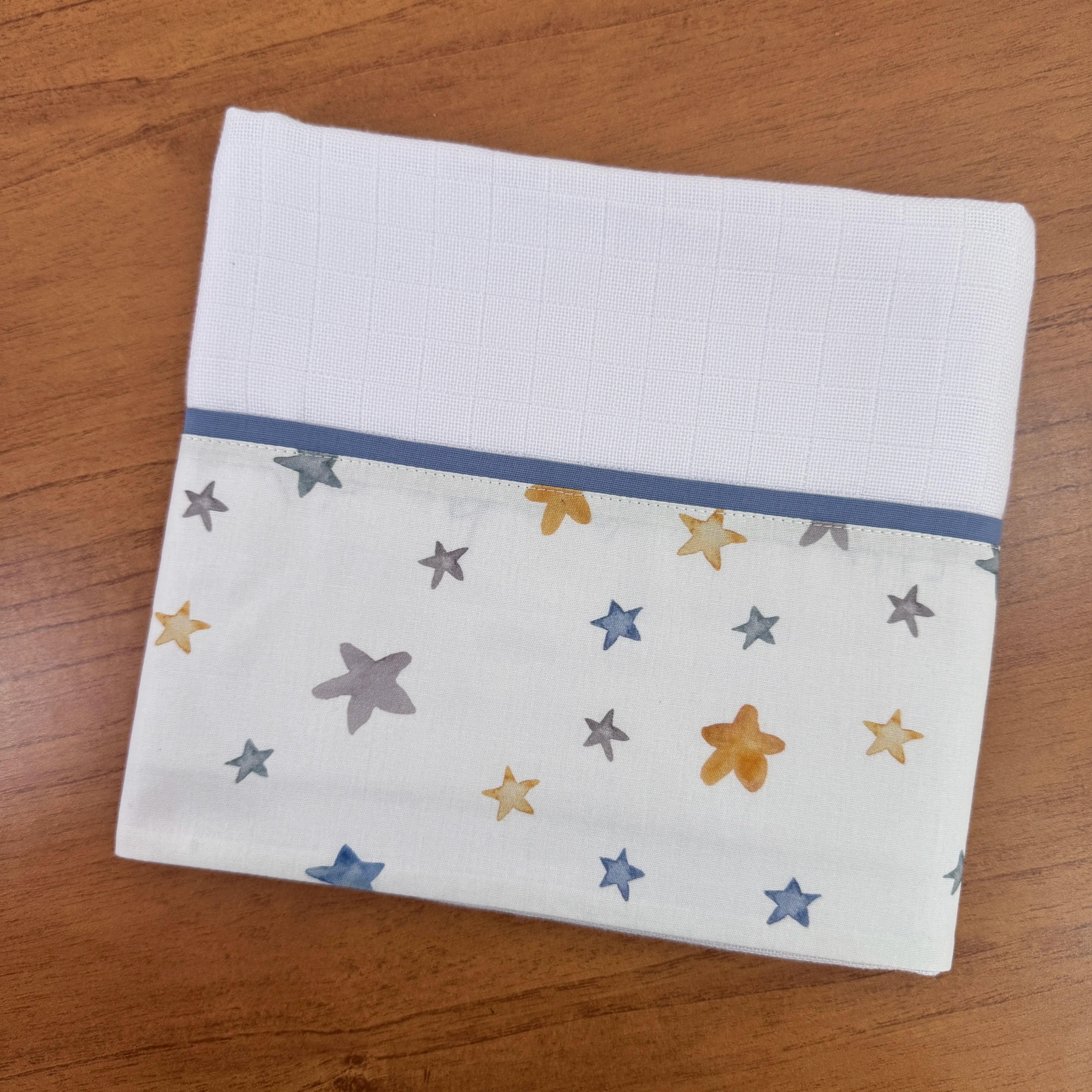 Kit Passeio 3 Peças: Fralda de Boca, Fralda de Ombro e Fralda Multiuso - Estrelas