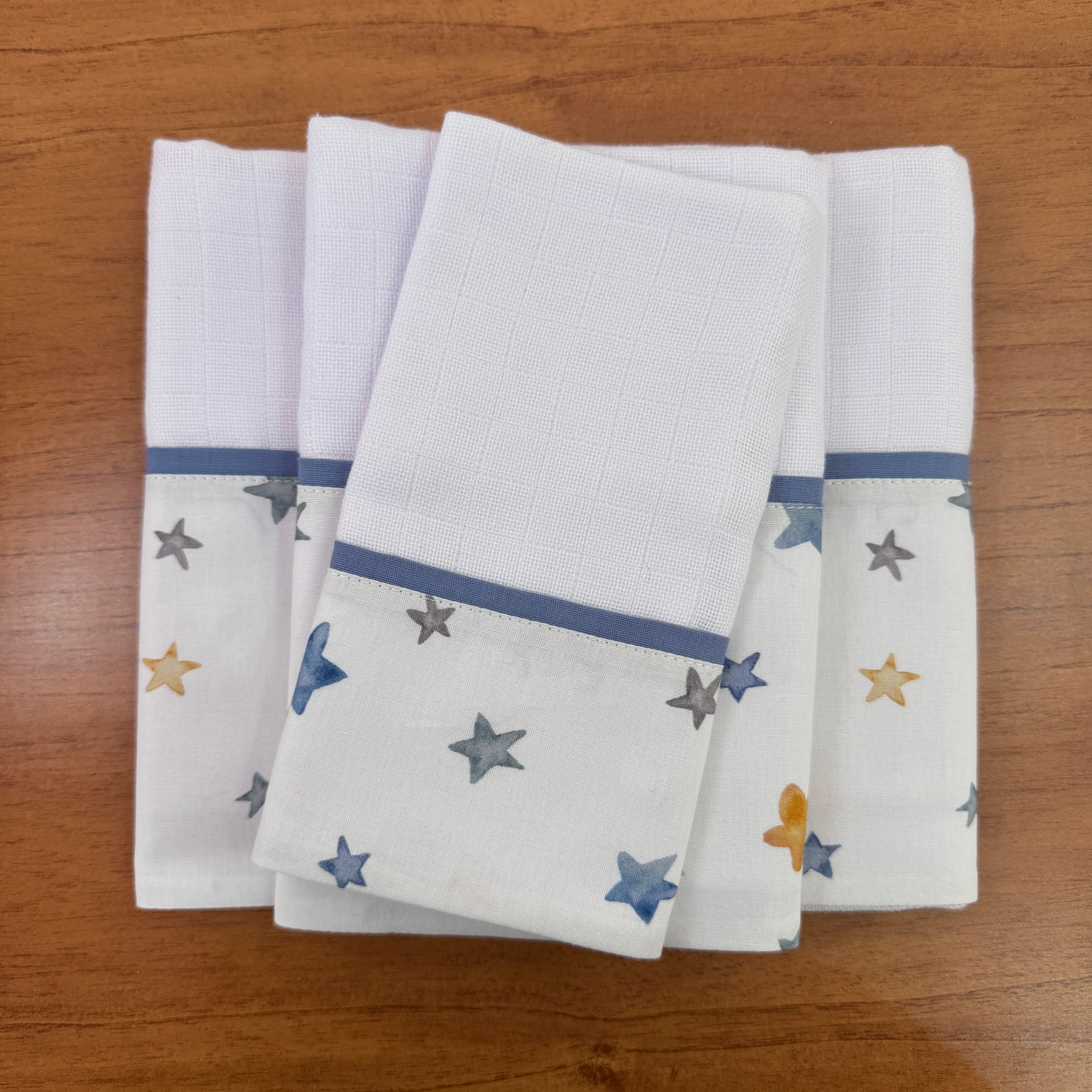 Kit Passeio 3 Peças: Fralda de Boca, Fralda de Ombro e Fralda Multiuso - Estrelas