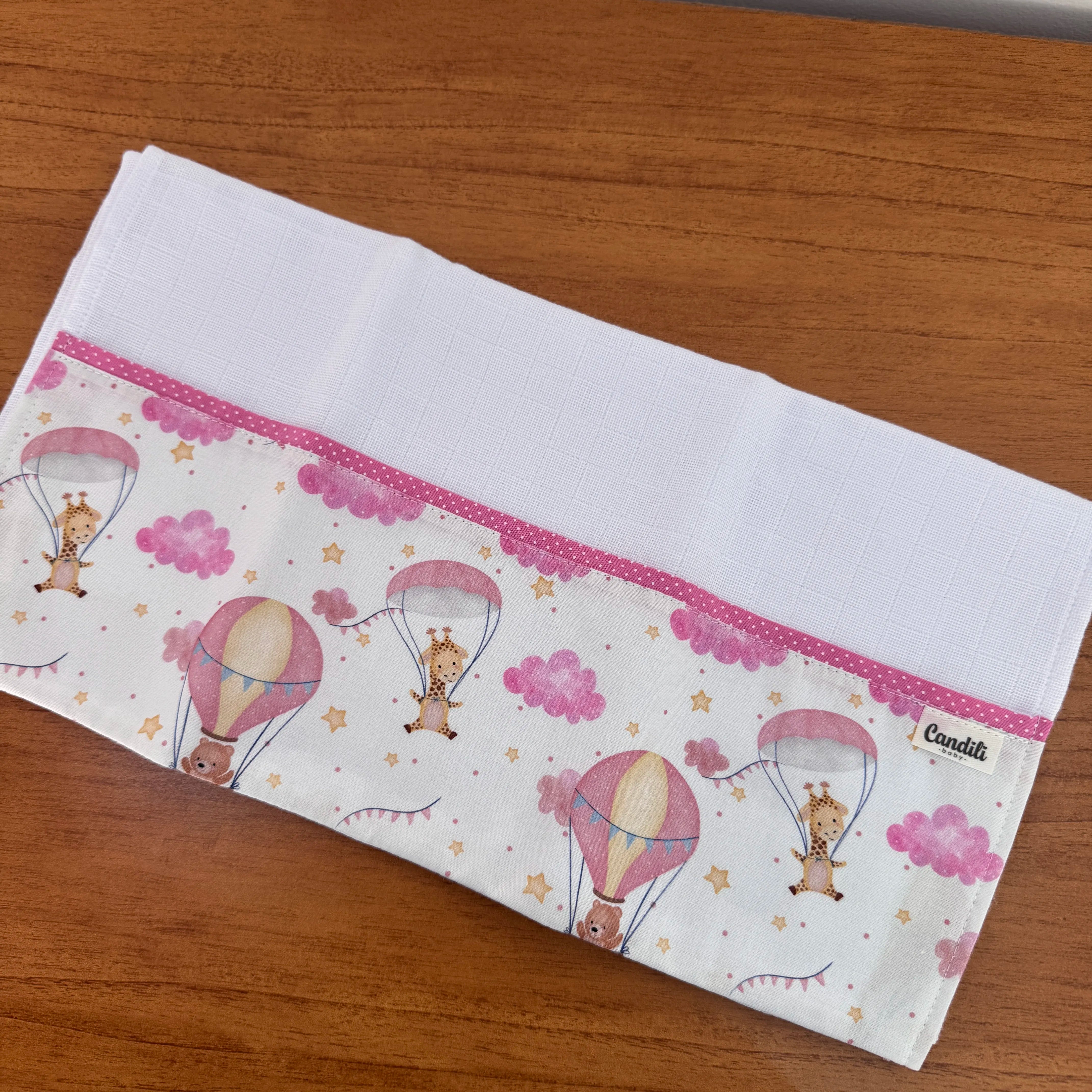 Fralda de Ombro - Balões e Paraquedas Rosa