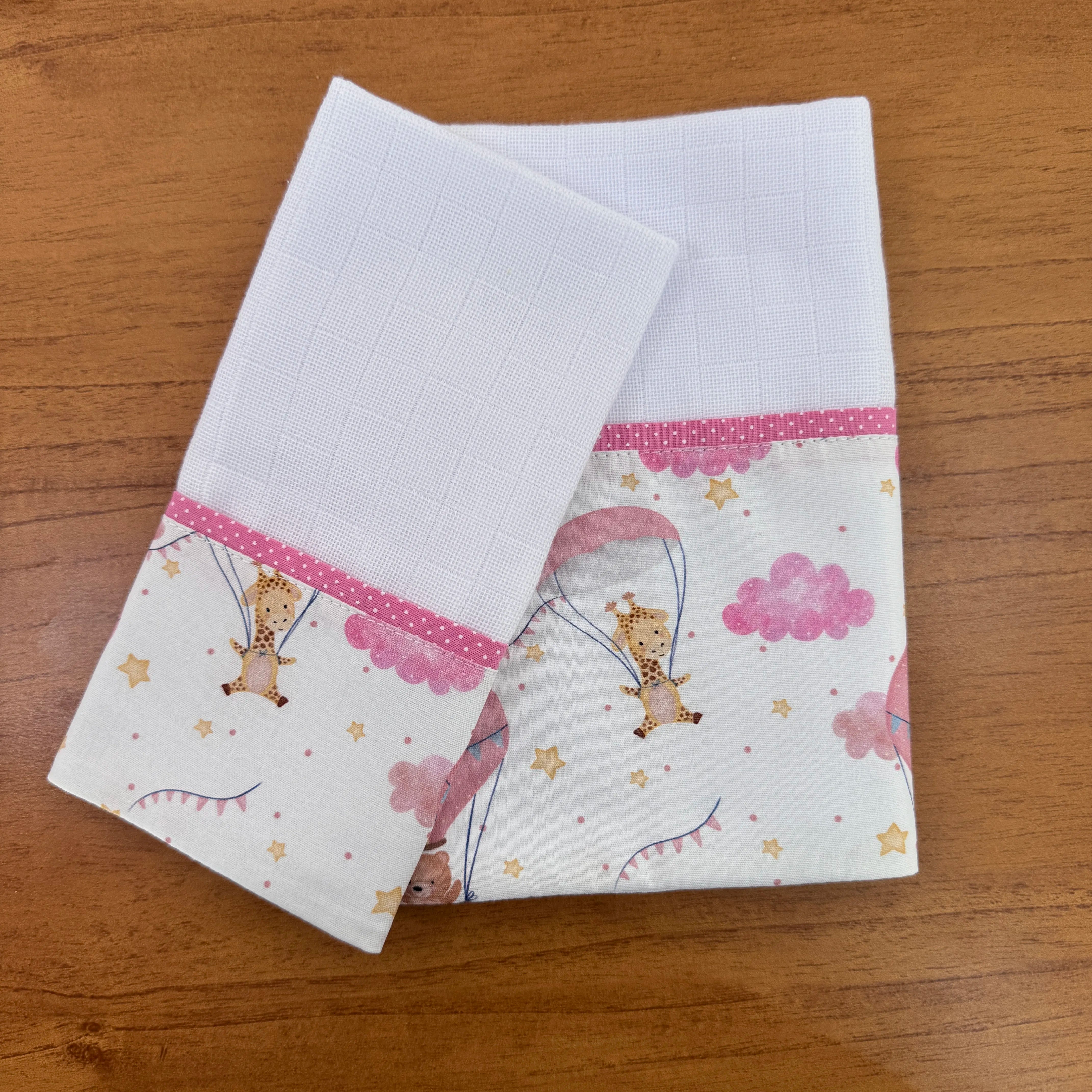 Kit Amamentação 2 Peças: Fralda de Ombro e Fralda de Boca - Balões e Paraquedas Rosa