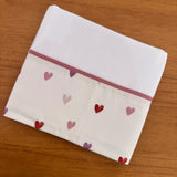 Kit Afeto 6 Peças: Fraldas de Boca, Fralda de Ombro, Fralda Multiuso e Toalha de Banho - Corações