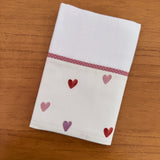 Kit Afeto 6 Peças: Fraldas de Boca, Fralda de Ombro, Fralda Multiuso e Toalha de Banho - Corações