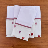 Kit Passeio 3 Peças: Fralda de Boca, Fralda de Ombro e Fralda Multiuso - Corações